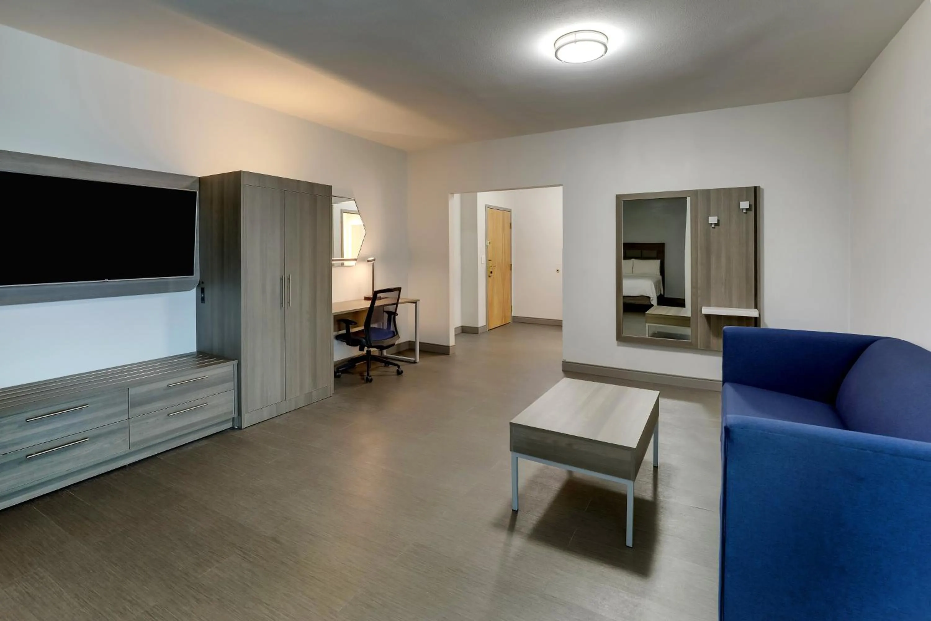 Photo of the whole room in Holiday Inn Express Hotel & Suites Richmond by IHG