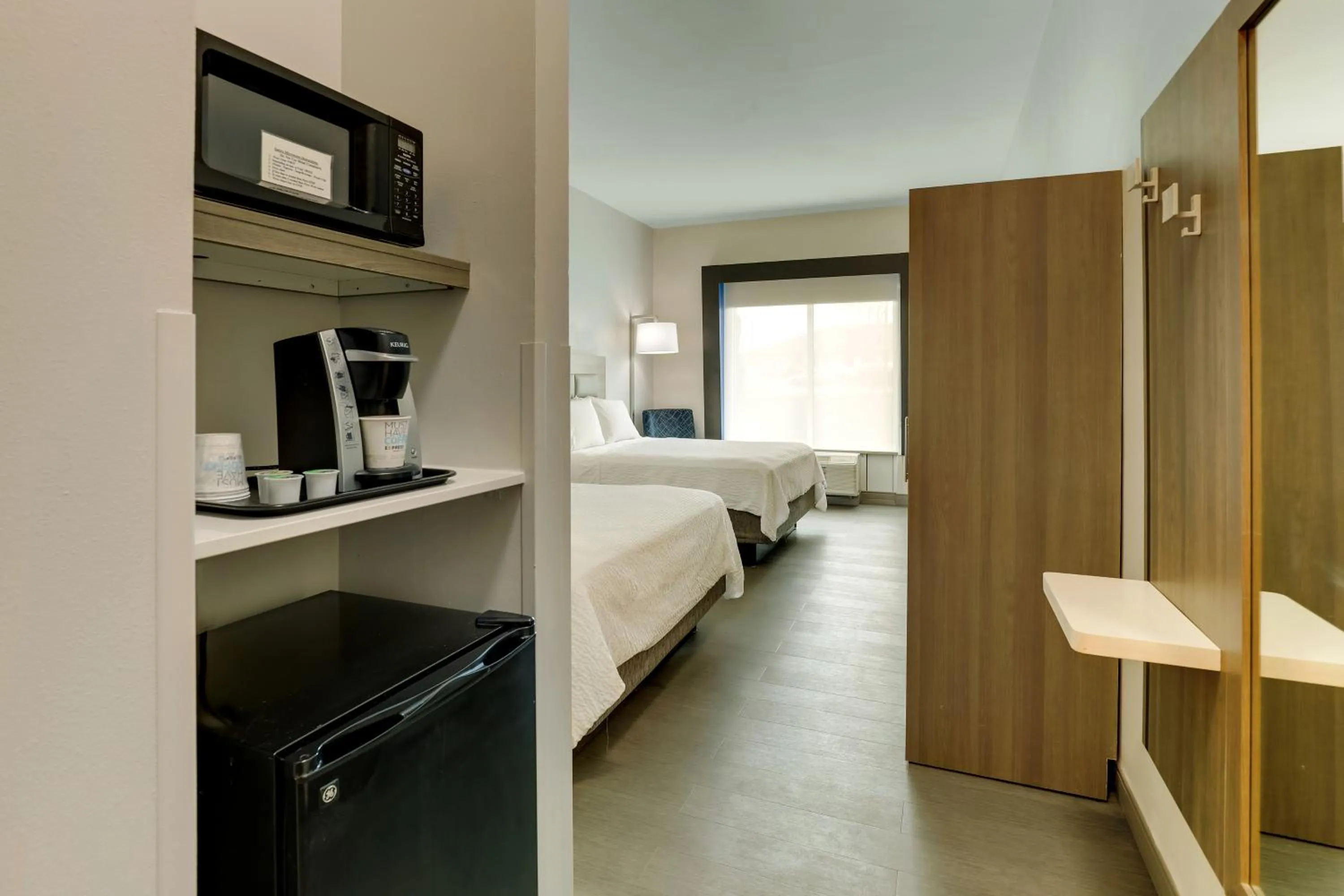 Bedroom, Bed in Holiday Inn Express Hotel & Suites Richmond by IHG