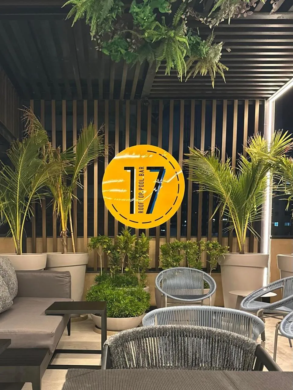 Restaurant/places to eat in Park Hotel