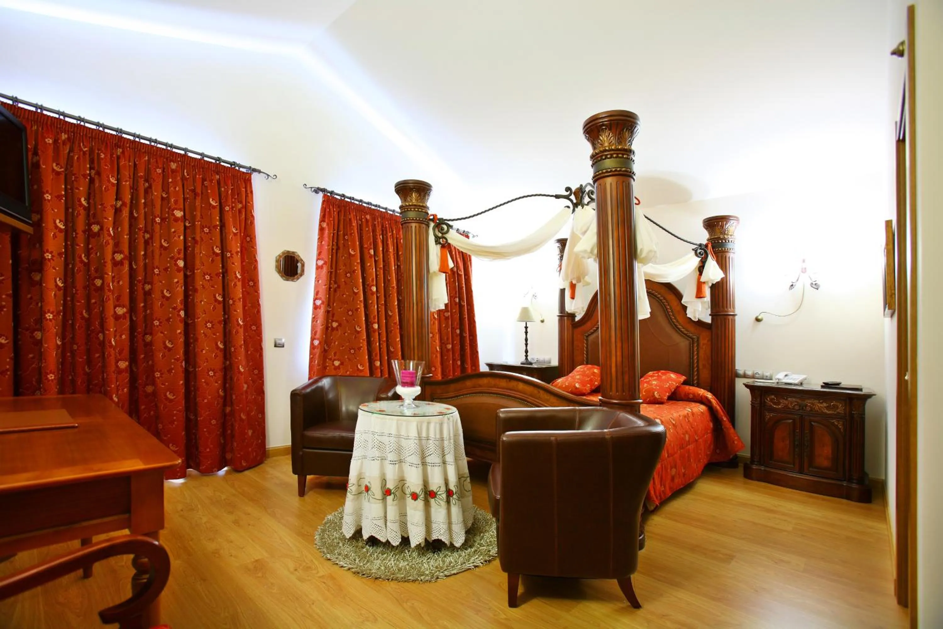 Photo of the whole room in Hotel El Juglar