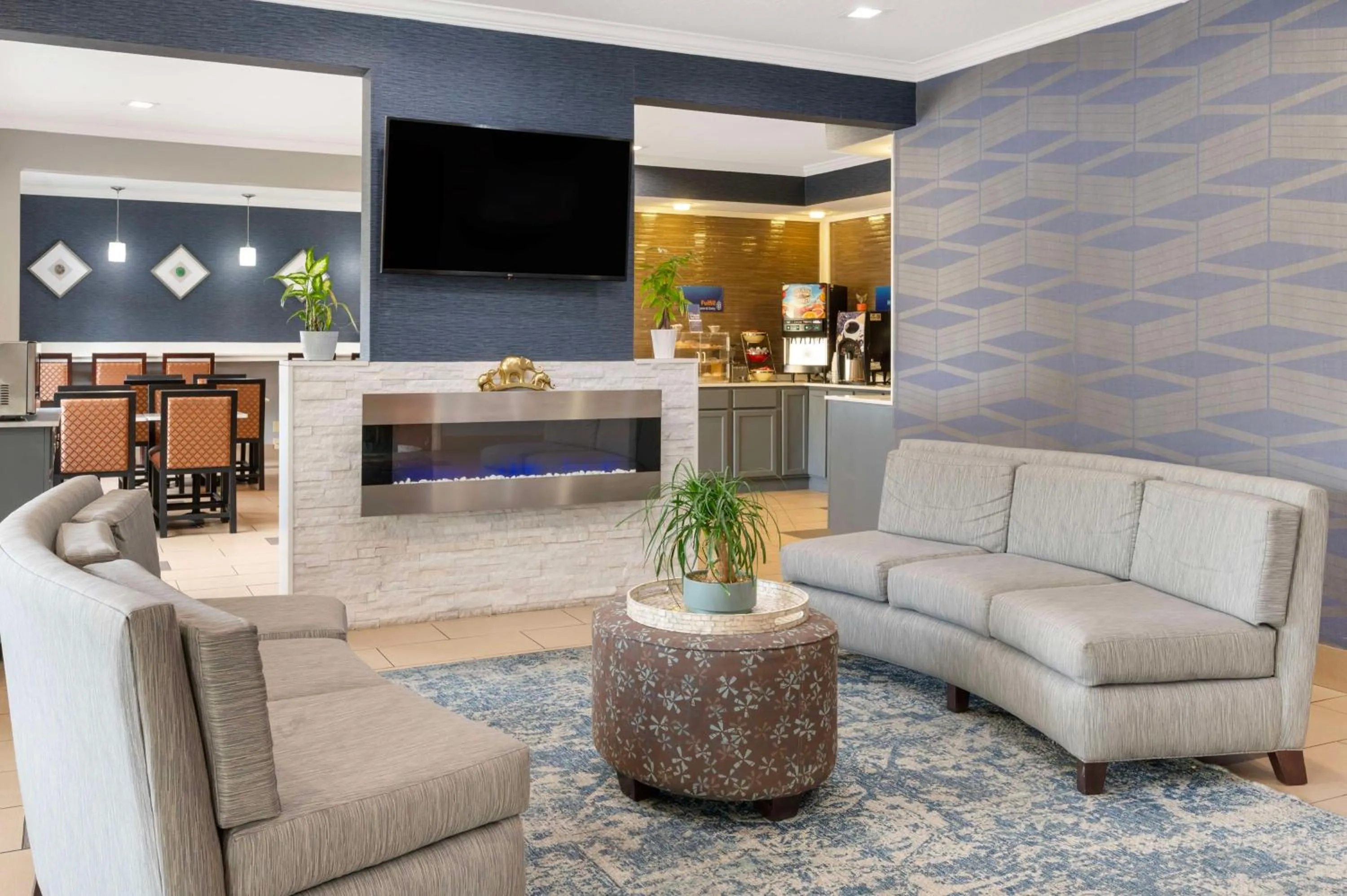 Lobby or reception in Best Western Kokomo Hotel