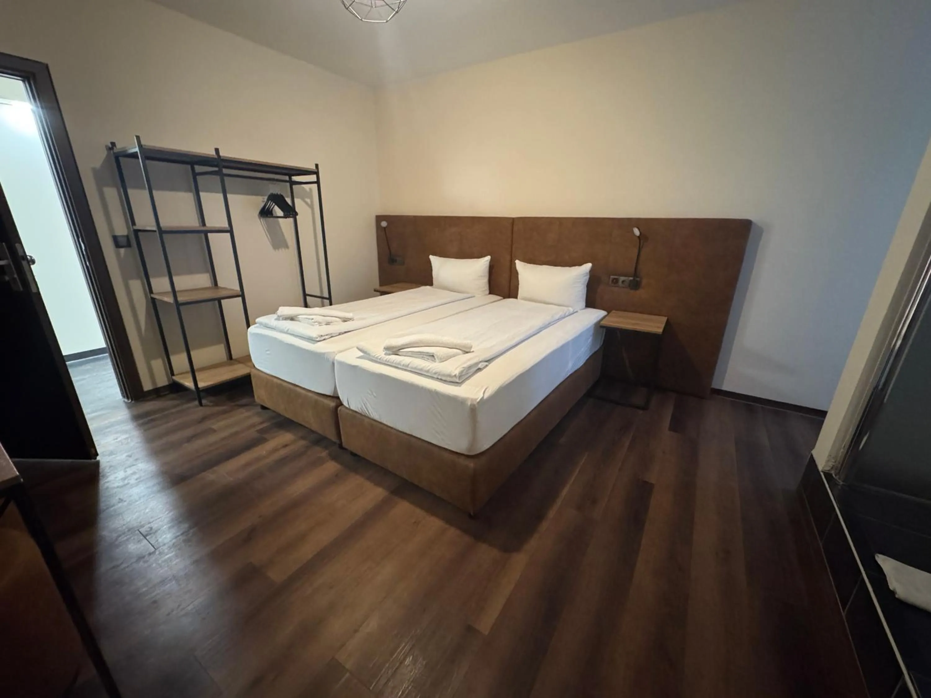 Photo of the whole room, Bed in Hotel Capitol Zentrum - 24h -