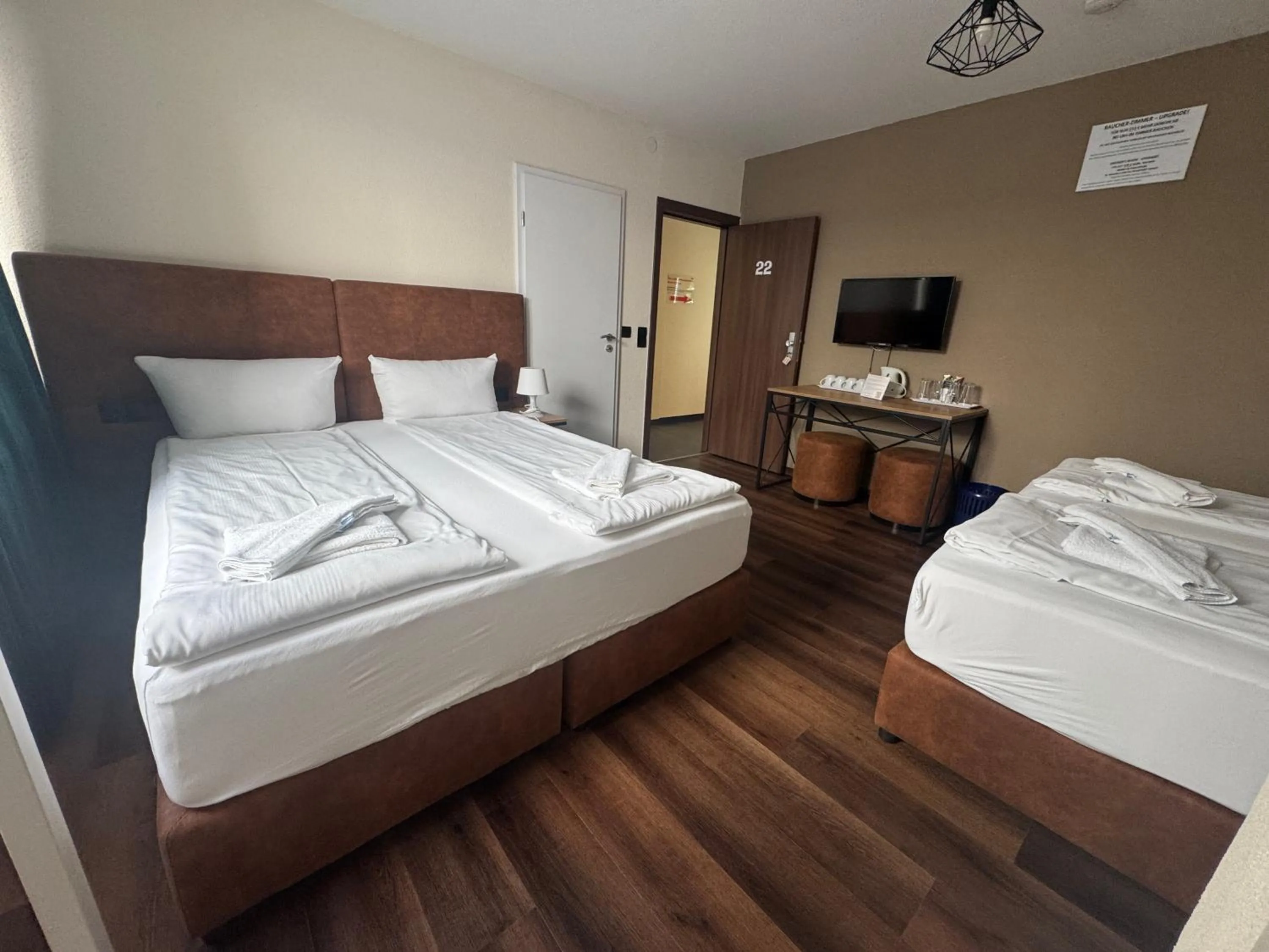 Photo of the whole room, Bed in Hotel Capitol Zentrum - 24h -