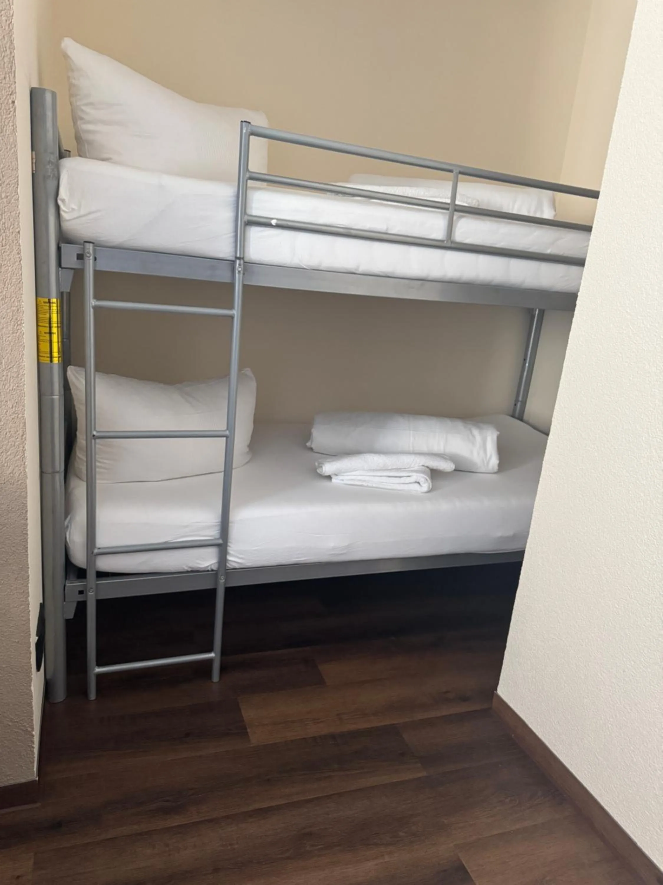 Photo of the whole room, Bed in Hotel Capitol Zentrum - 24h -