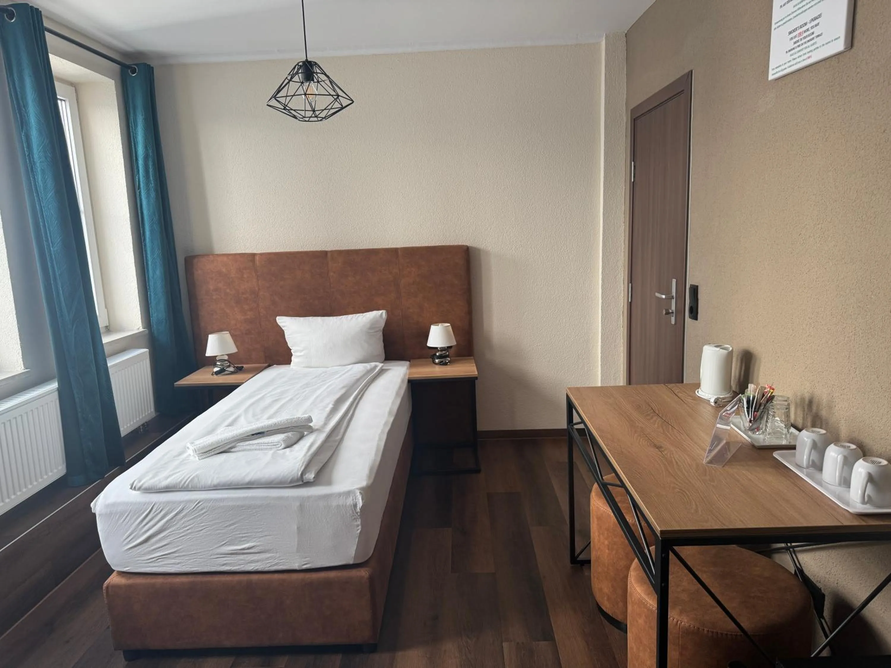 Photo of the whole room, Bed in Hotel Capitol Zentrum - 24h -