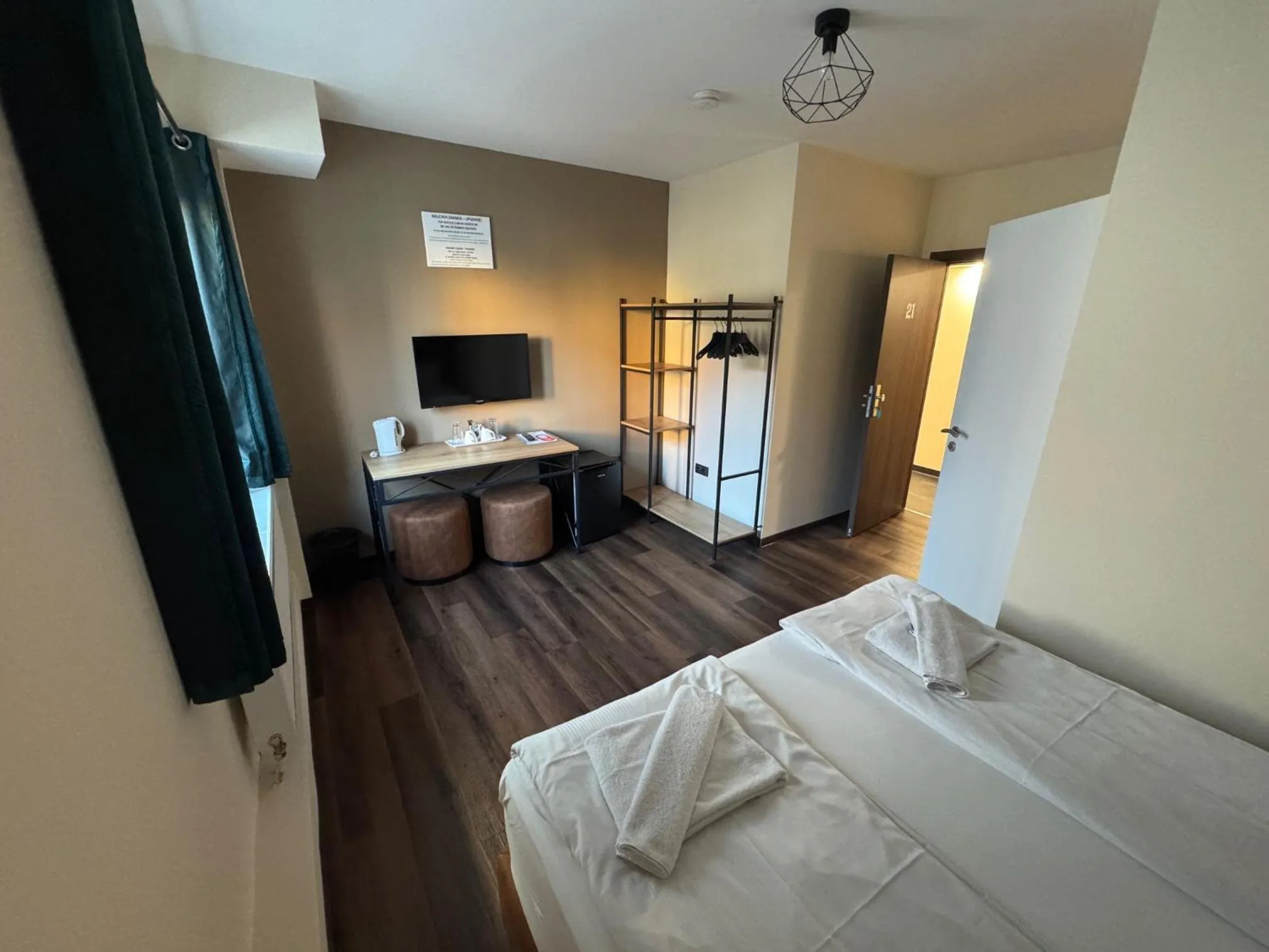 Photo of the whole room, Bed in Hotel Capitol Zentrum - 24h -