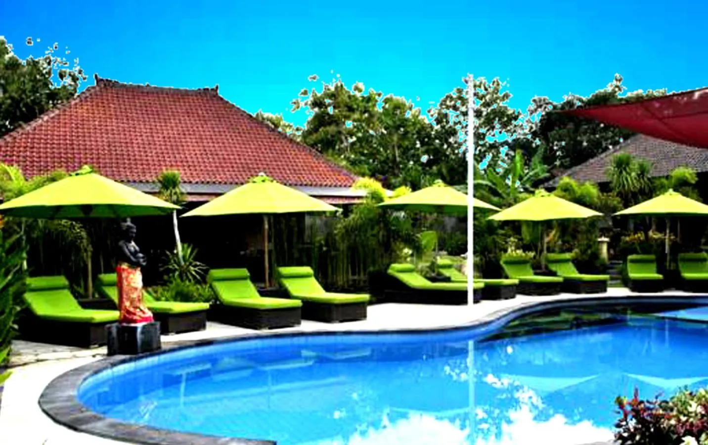 Swimming pool in Damara Lembongan