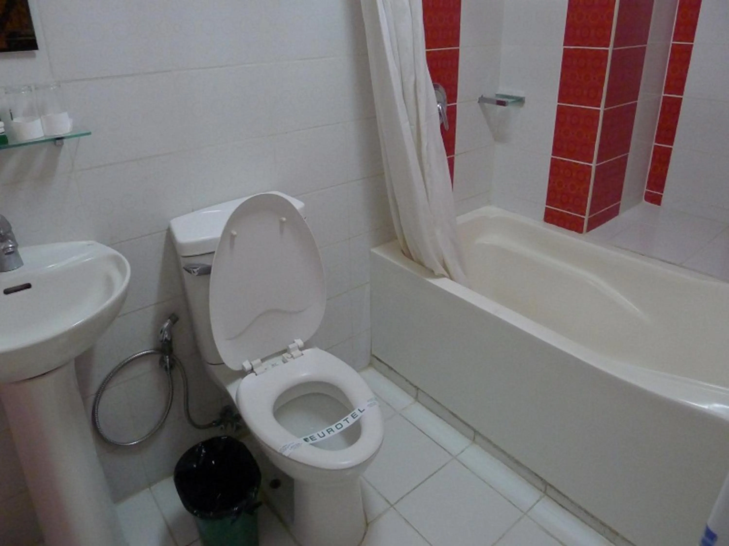 Bathroom in Eurotel Vivaldi Araneta