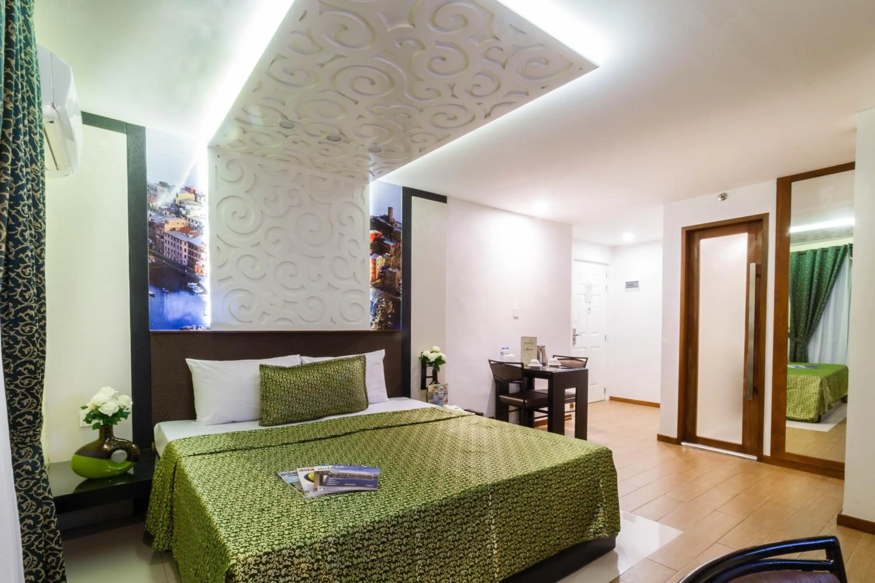 Bedroom in Eurotel Vivaldi Araneta