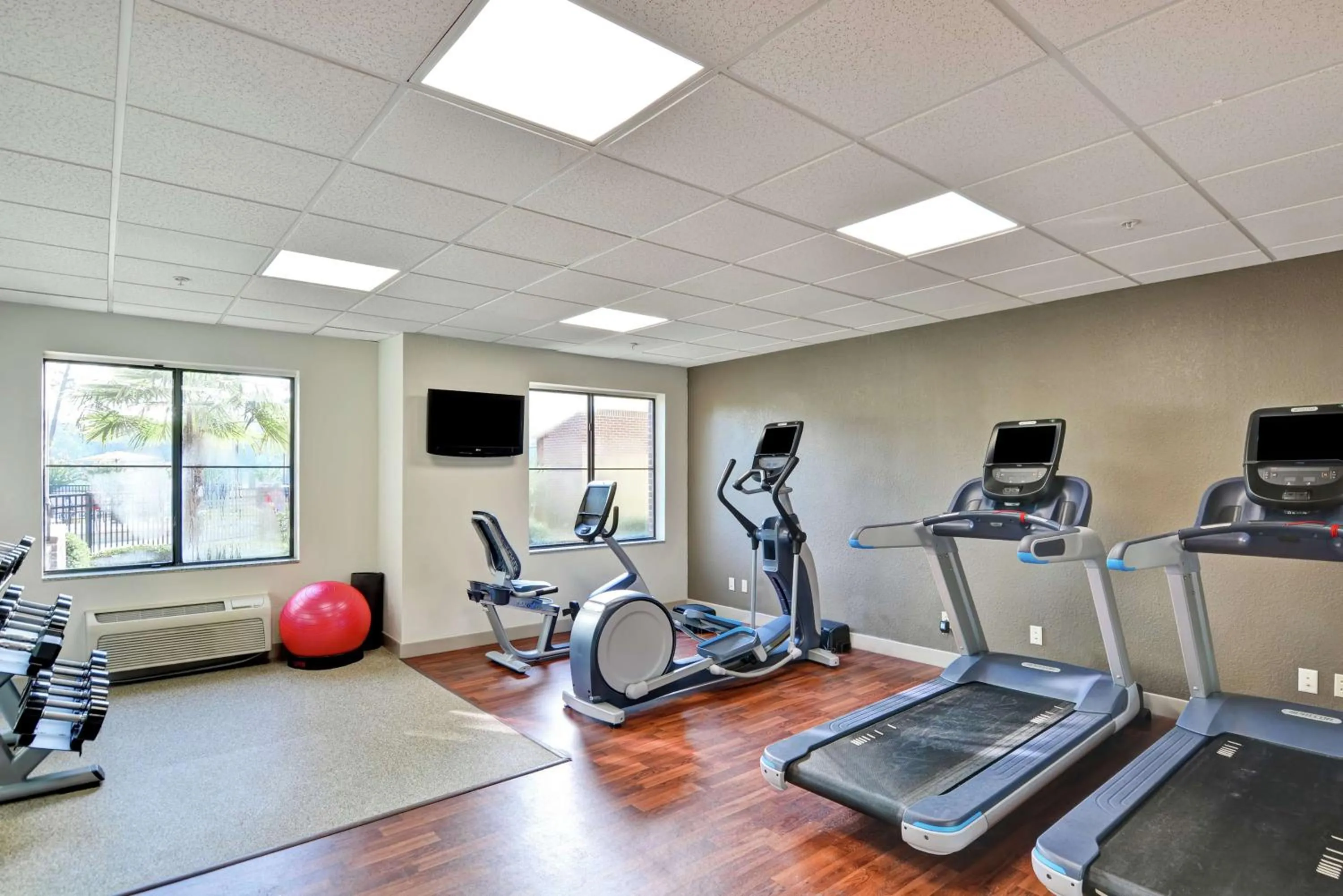 Fitness centre/facilities in DoubleTree by Hilton Hattiesburg, MS