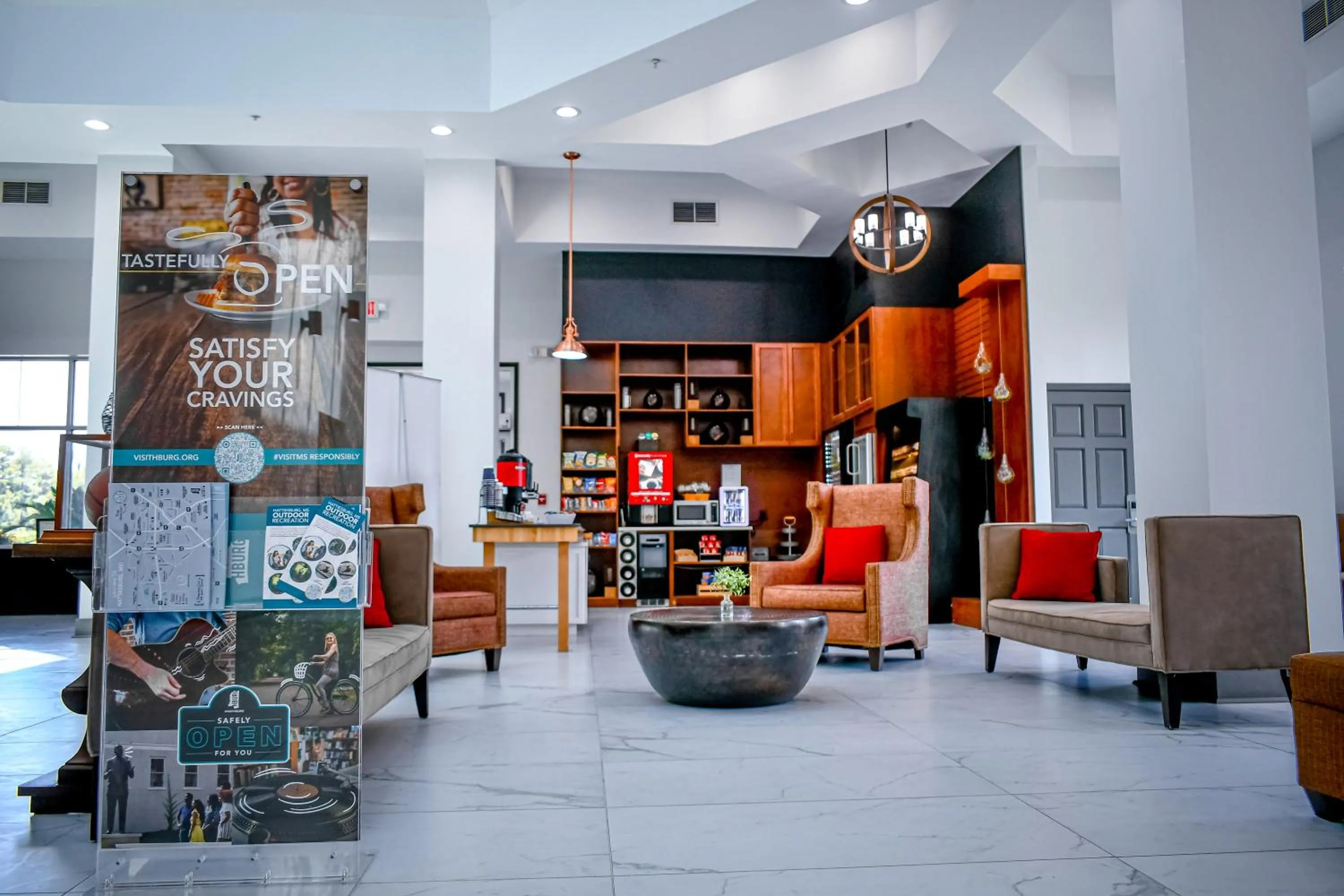 Seating area in DoubleTree by Hilton Hattiesburg, MS