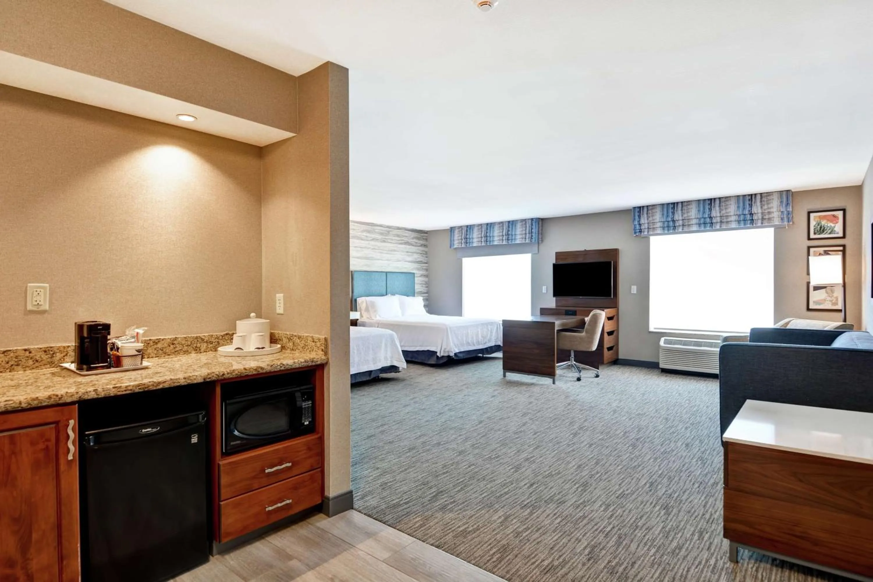 Living room, Bed in Hampton Inn Moab Arches National Park