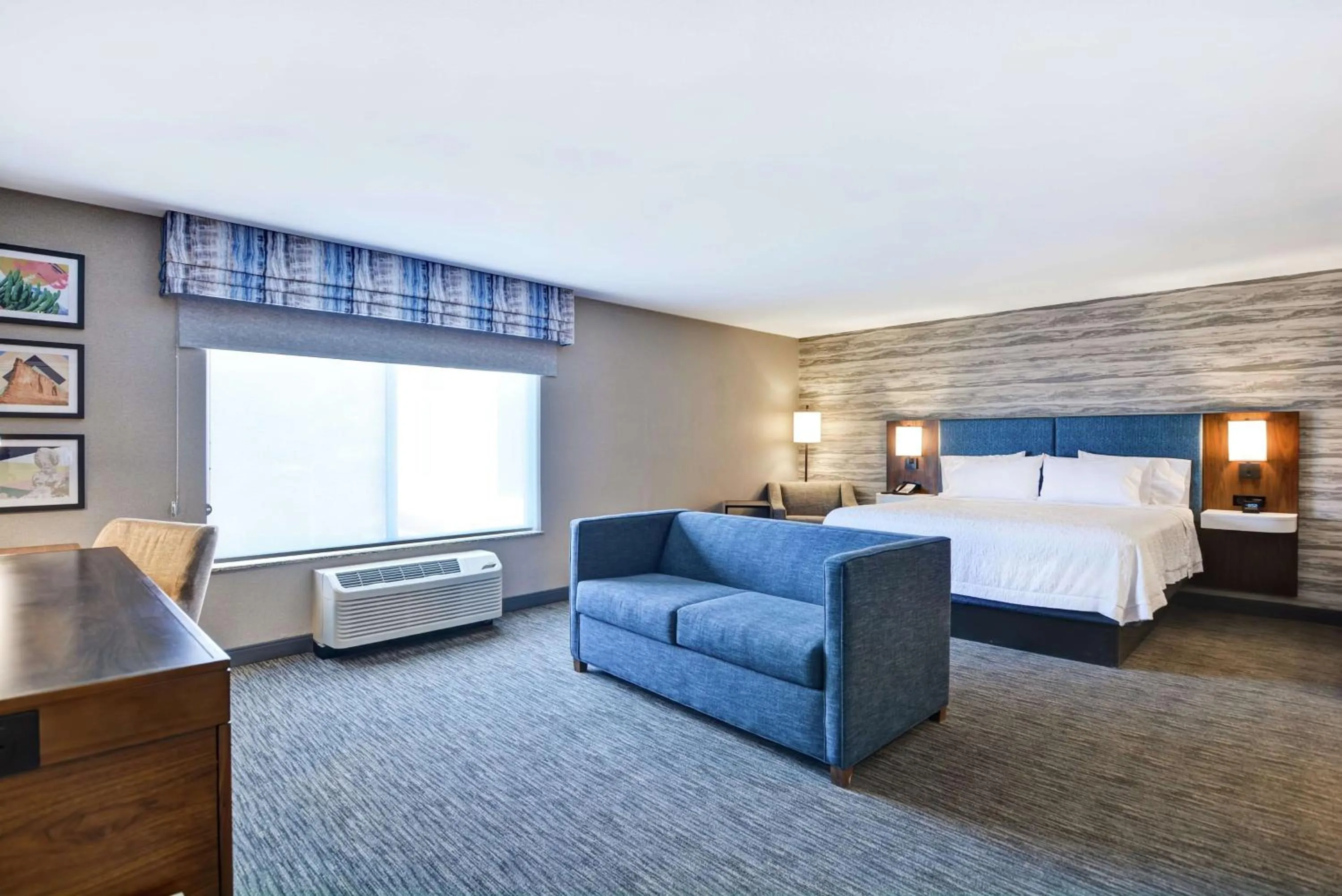 Living room, Bed in Hampton Inn Moab Arches National Park
