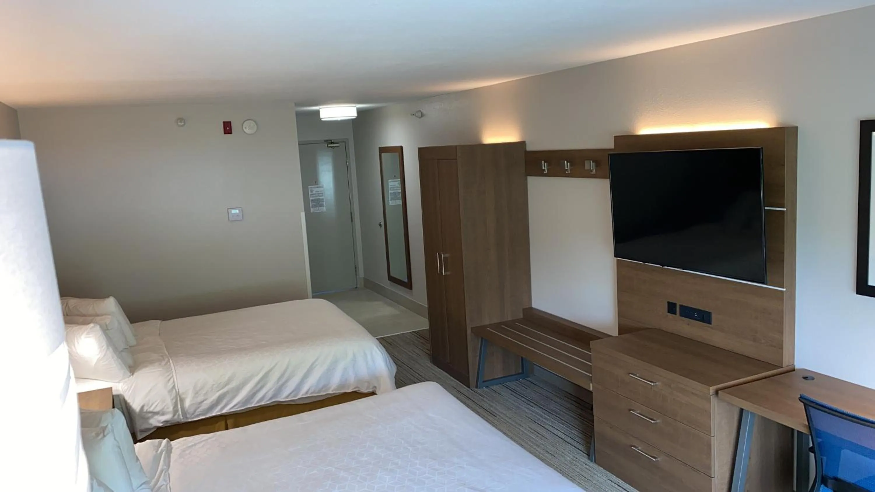 Photo of the whole room, Bed in Holiday Inn Express Hotel & Suites Weston by IHG