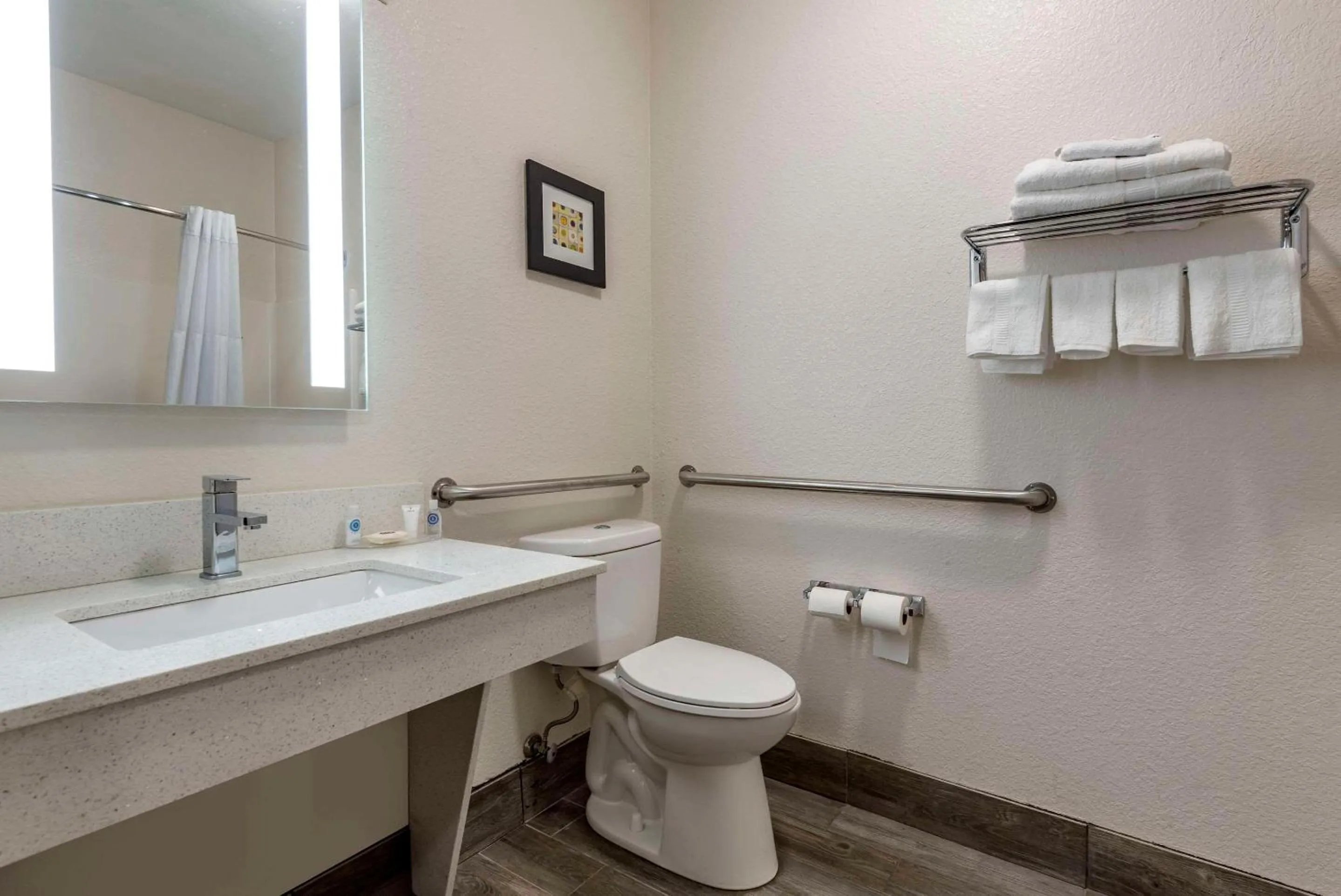 Bedroom in Comfort Inn & Suites Liverpool - Syracuse