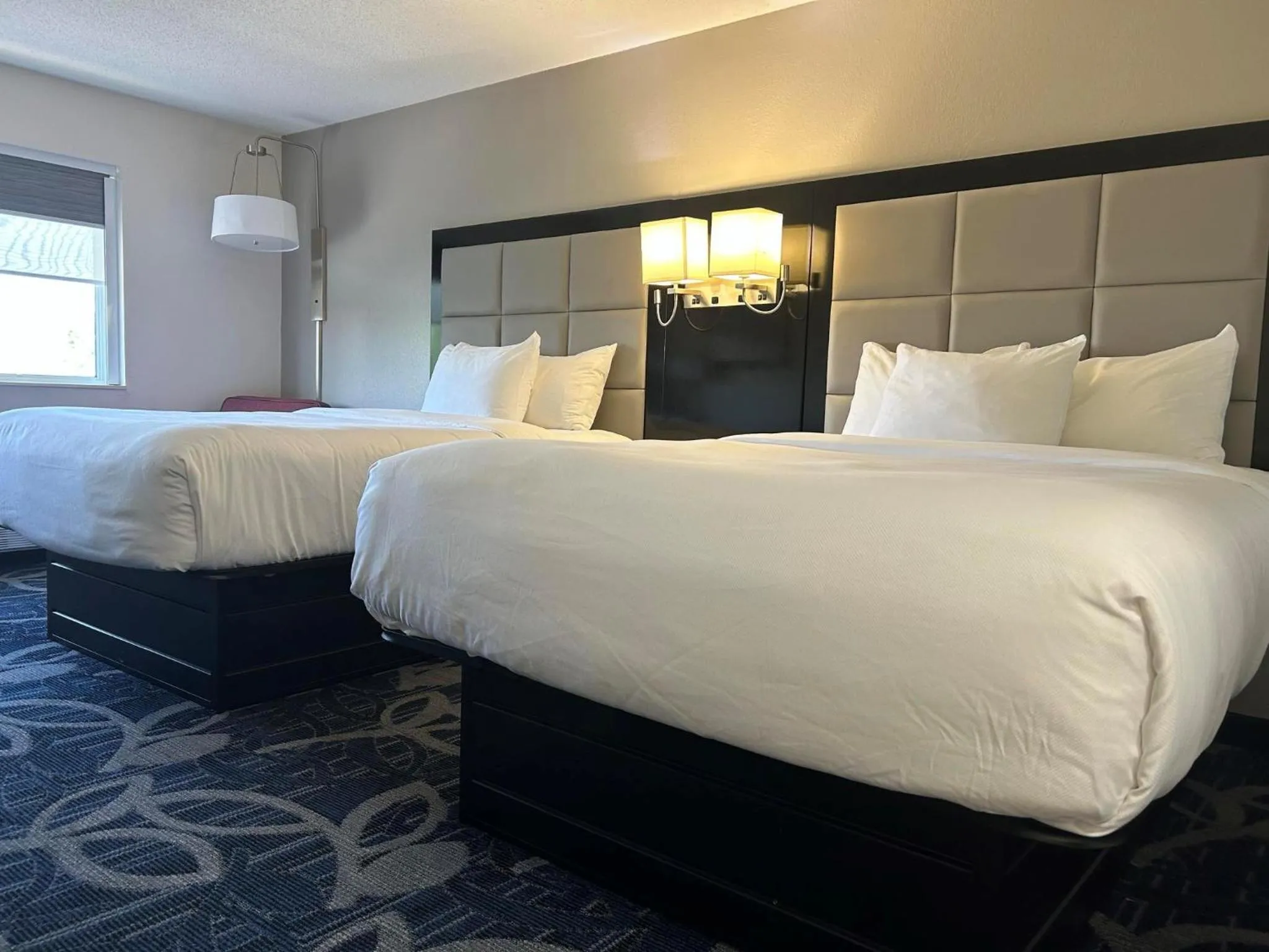 Bedroom, Bed in Comfort Inn & Suites Liverpool - Syracuse