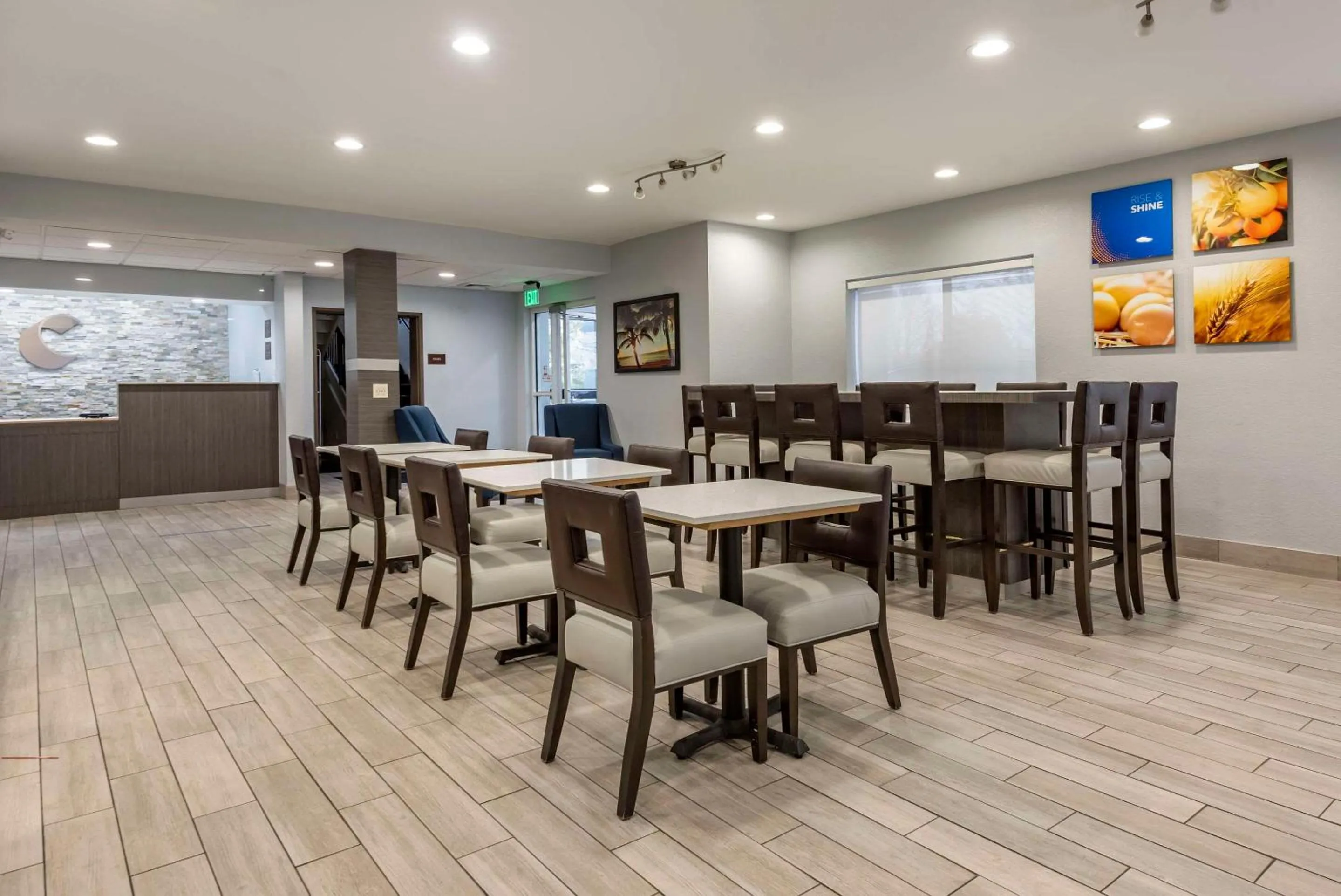 Breakfast in Comfort Inn & Suites Liverpool - Syracuse