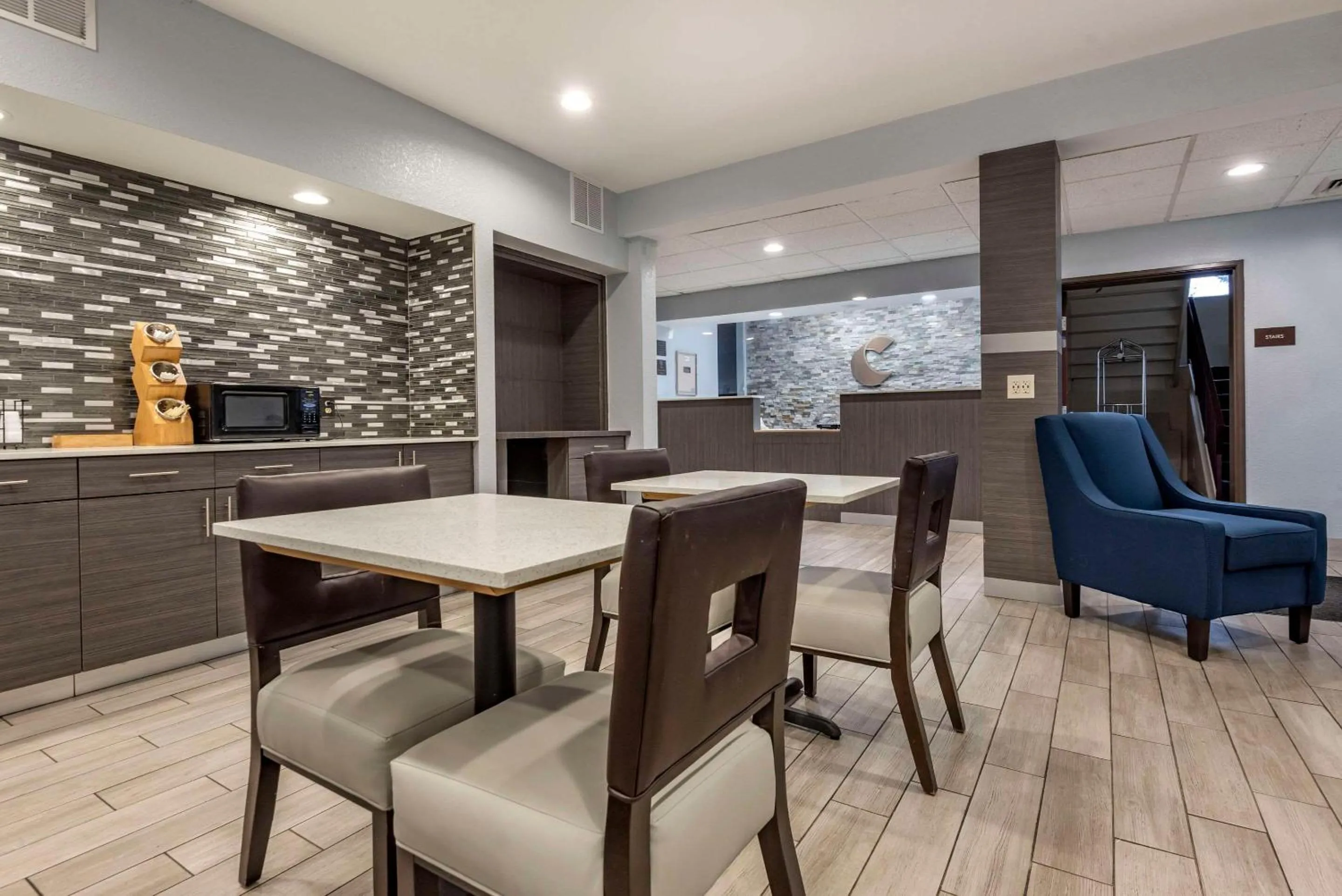 Breakfast in Comfort Inn & Suites Liverpool - Syracuse