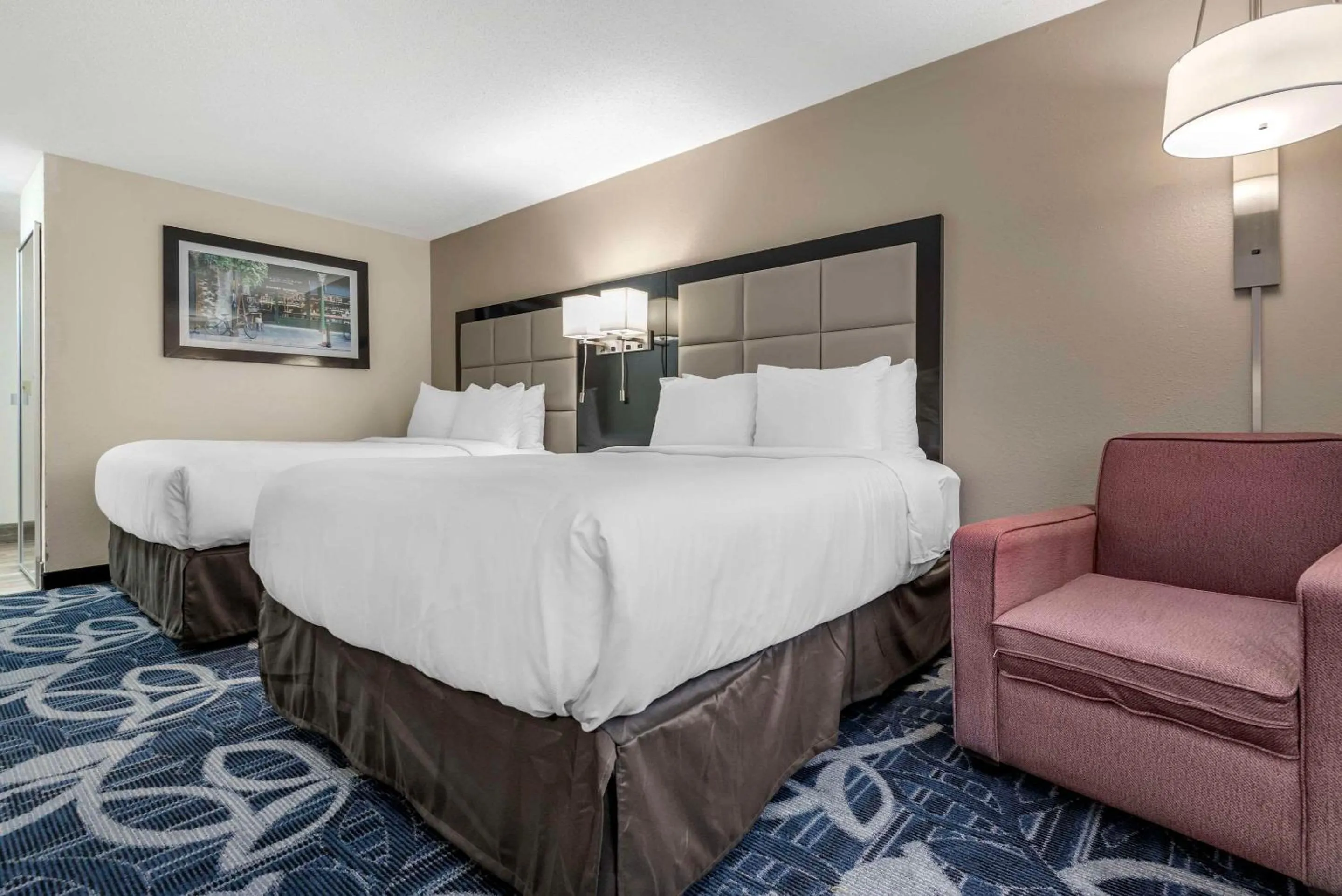 Bedroom, Bed in Comfort Inn & Suites Liverpool - Syracuse