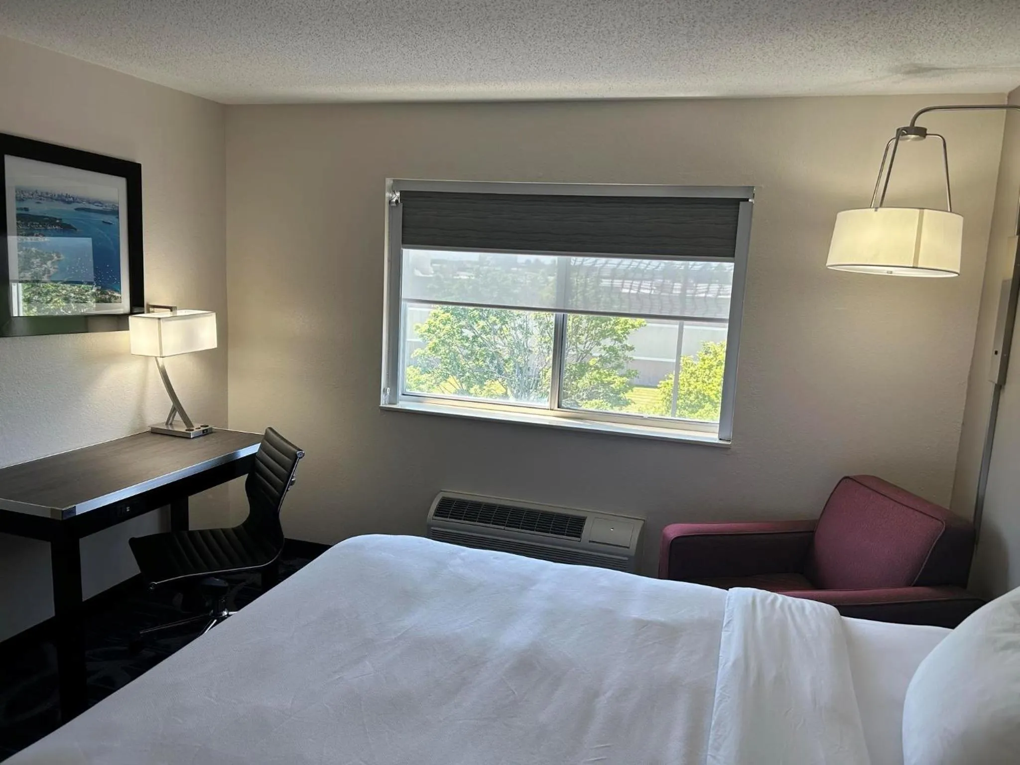 Bedroom, Bed in Comfort Inn & Suites Liverpool - Syracuse