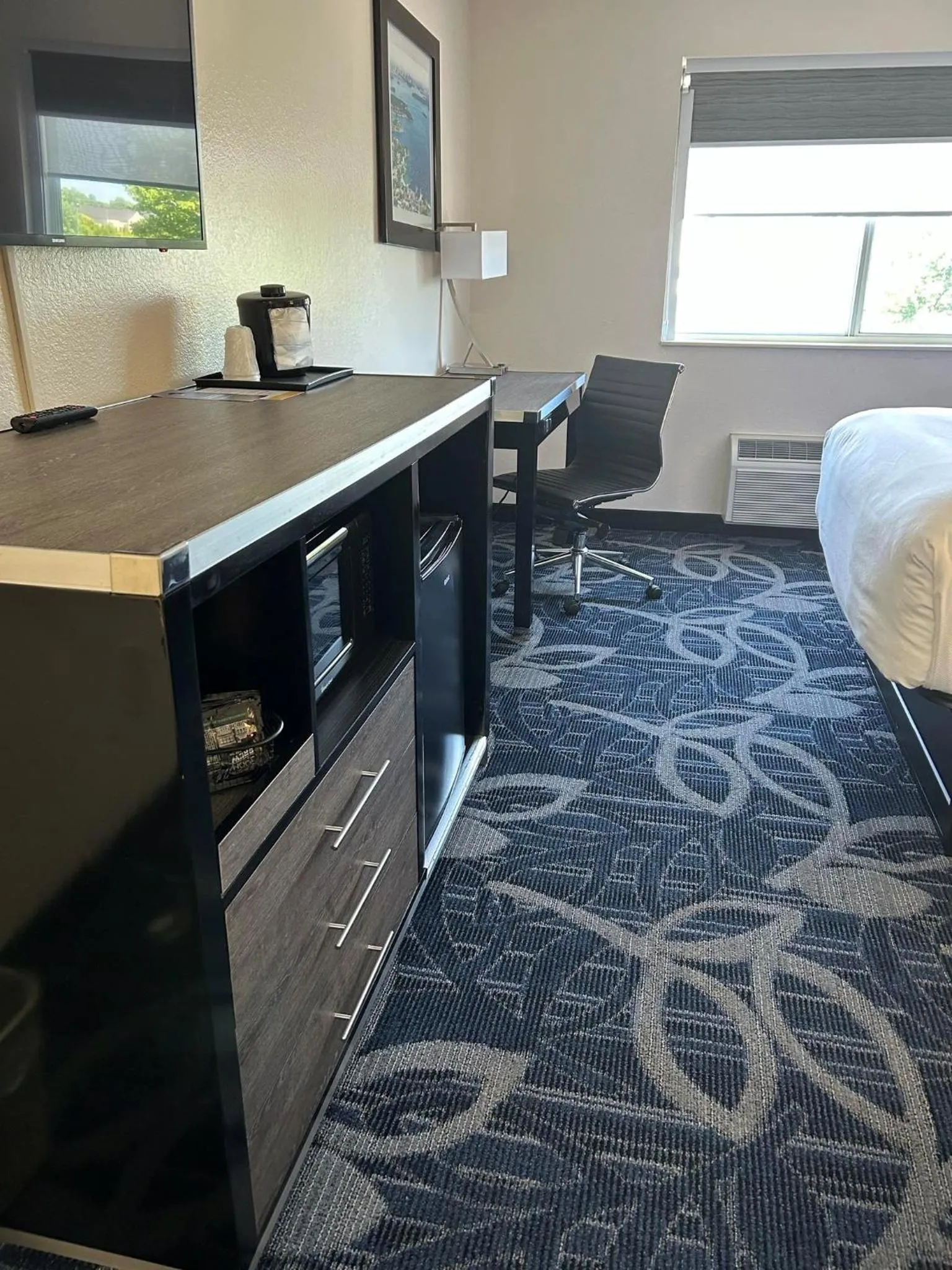 Guests, Bed in Comfort Inn & Suites Liverpool - Syracuse