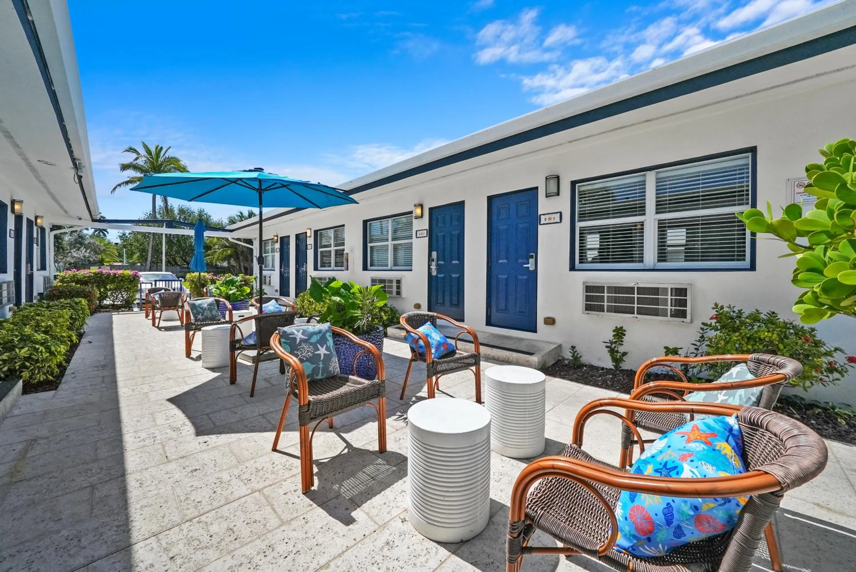 Patio in Hollywood Beach Suites and Hotel