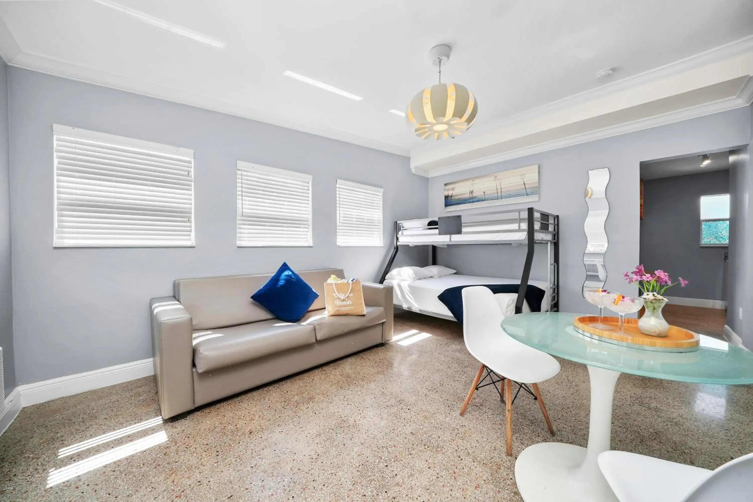 One Bedroom Queen Suite in Hollywood Beach Suites and Hotel One Bedroom Queen Suite in Hollywood Beach Suites and Hotel