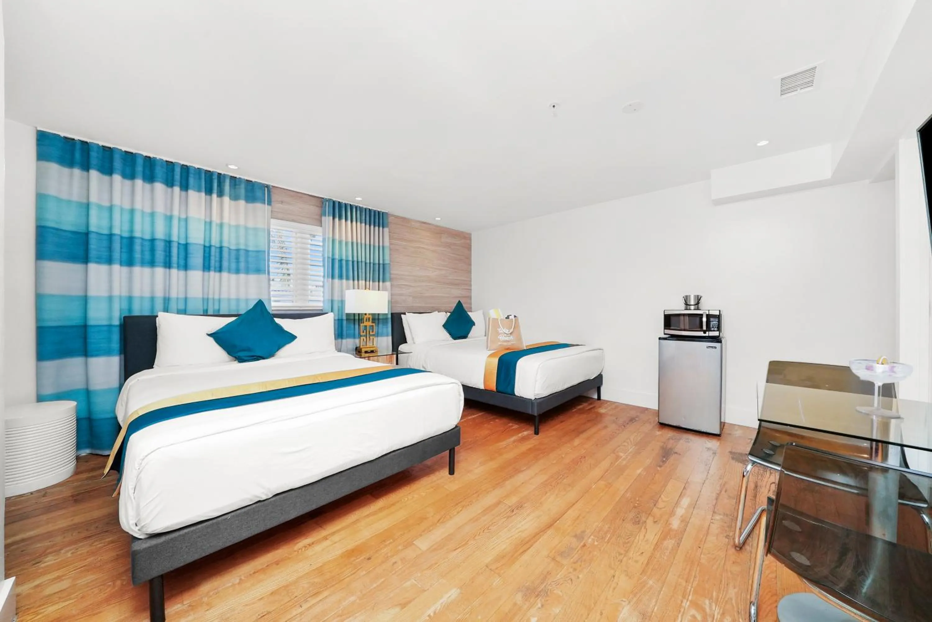 Bedroom, Bed in Hollywood Beach Suites and Hotel