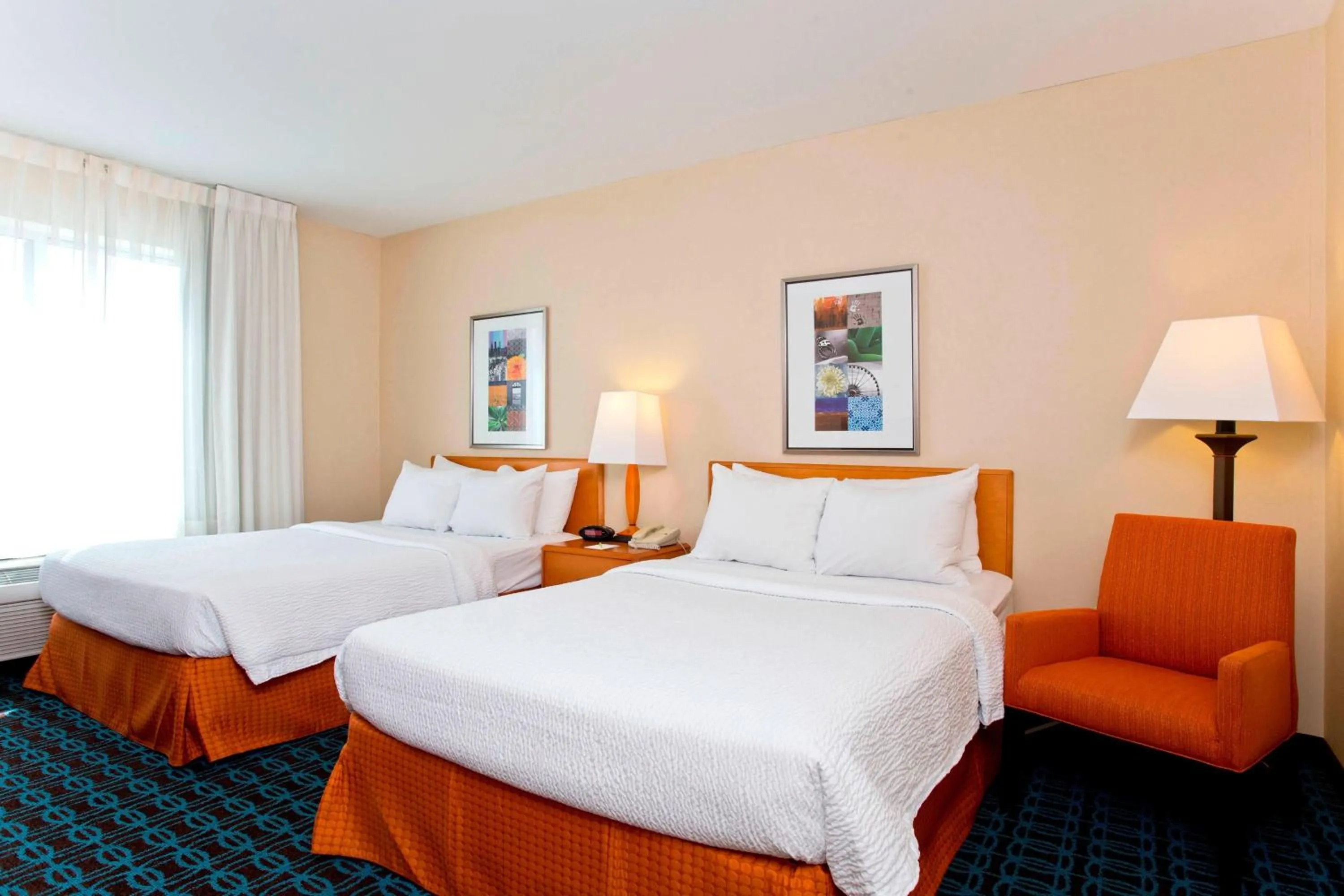 Photo of the whole room, Bed in Fairfield Inn and Suites by Marriott Winchester