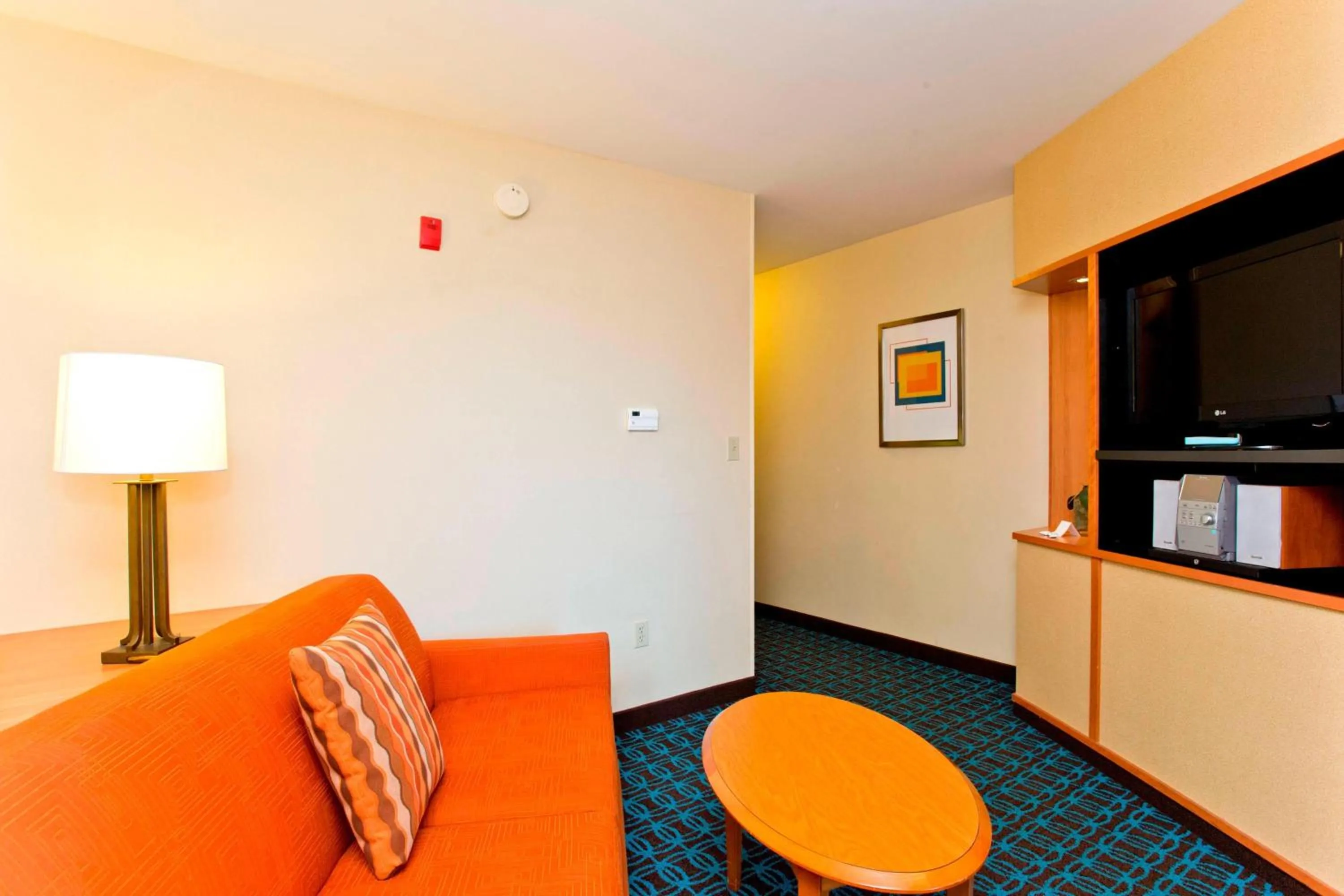 Living room in Fairfield Inn and Suites by Marriott Winchester
