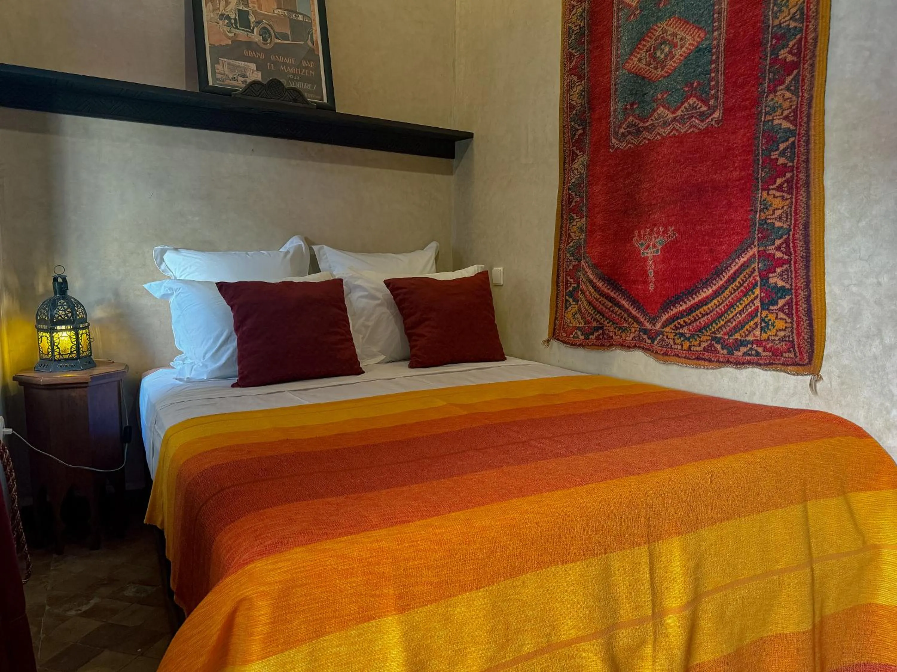 Bed in Riad Lapis-lazuli