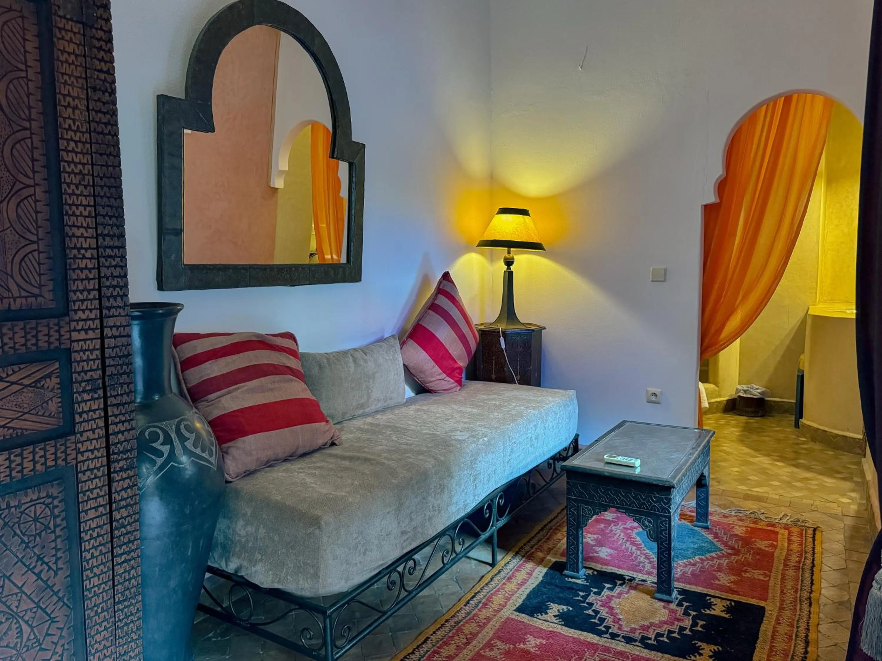 Seating area, Bed in Riad Lapis-lazuli