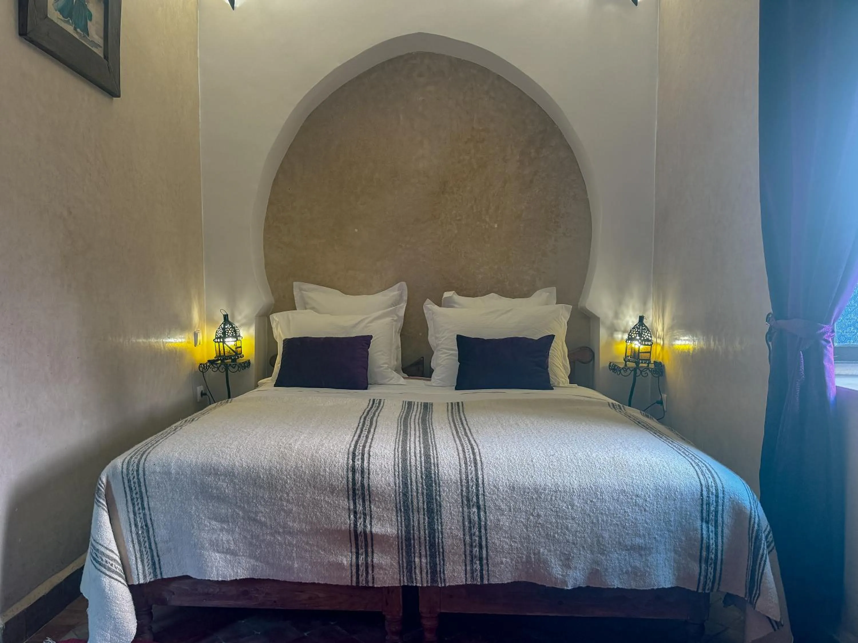 Bed in Riad Lapis-lazuli