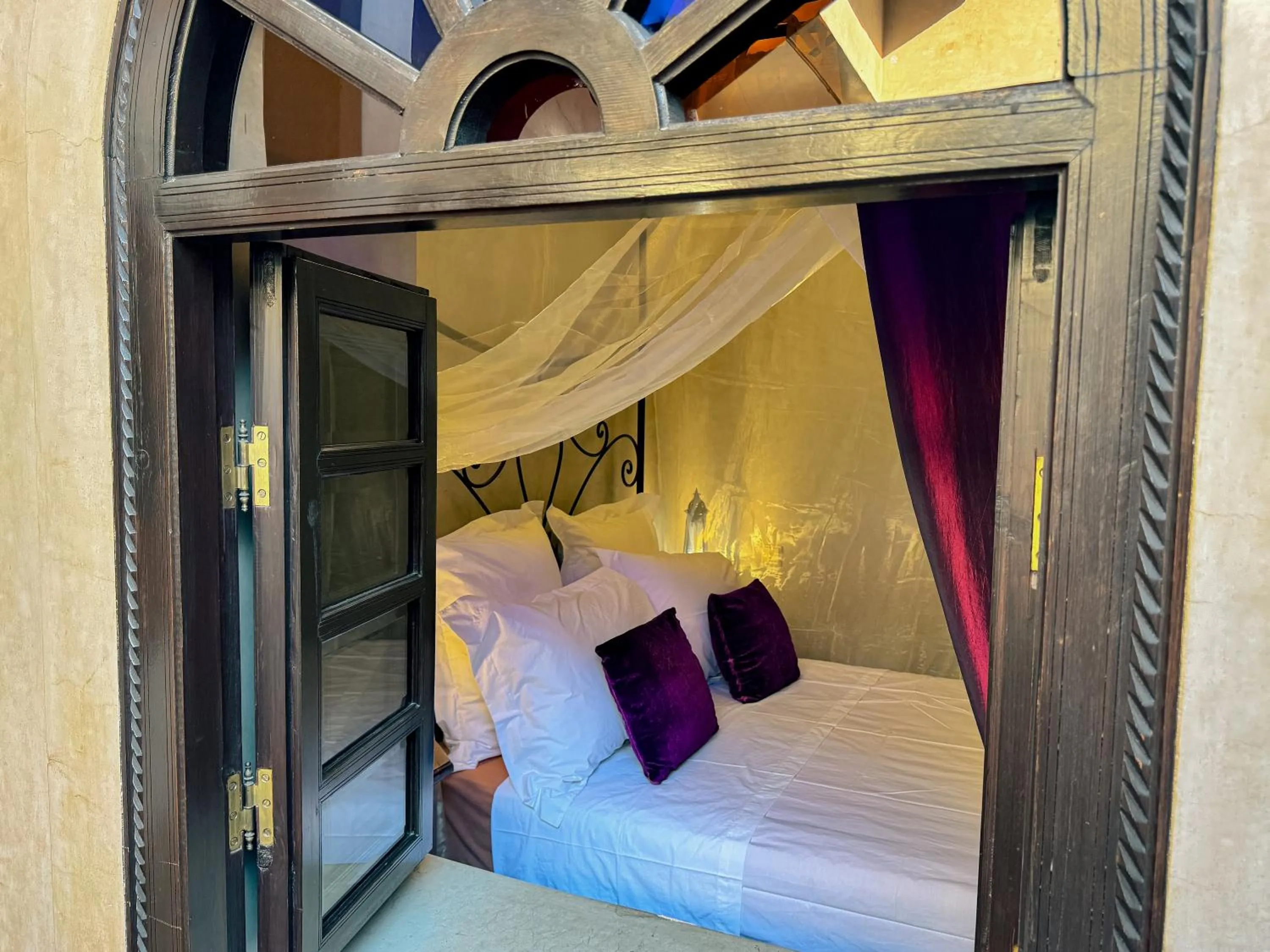 Bed in Riad Lapis-lazuli