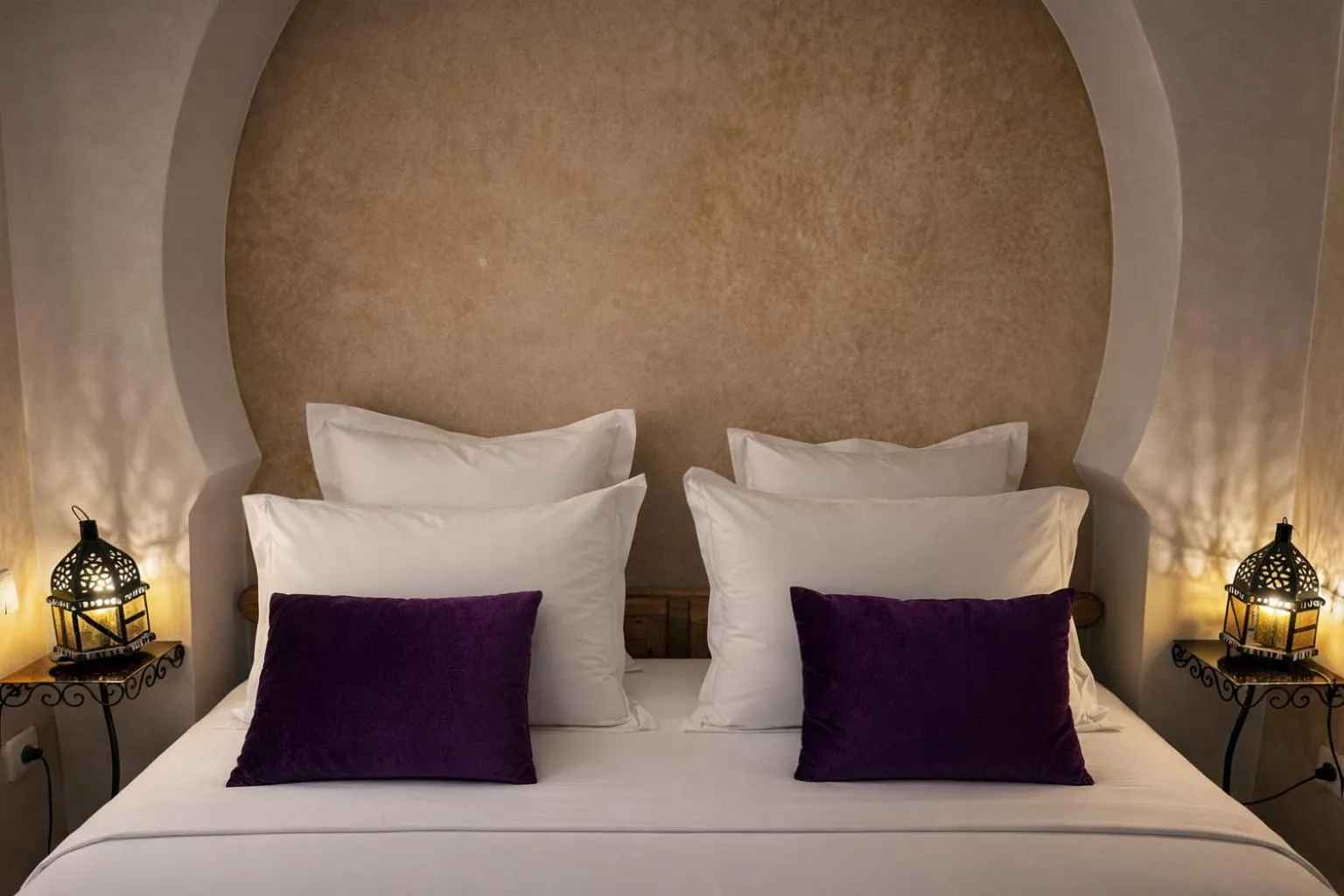 Bed in Riad Lapis-lazuli