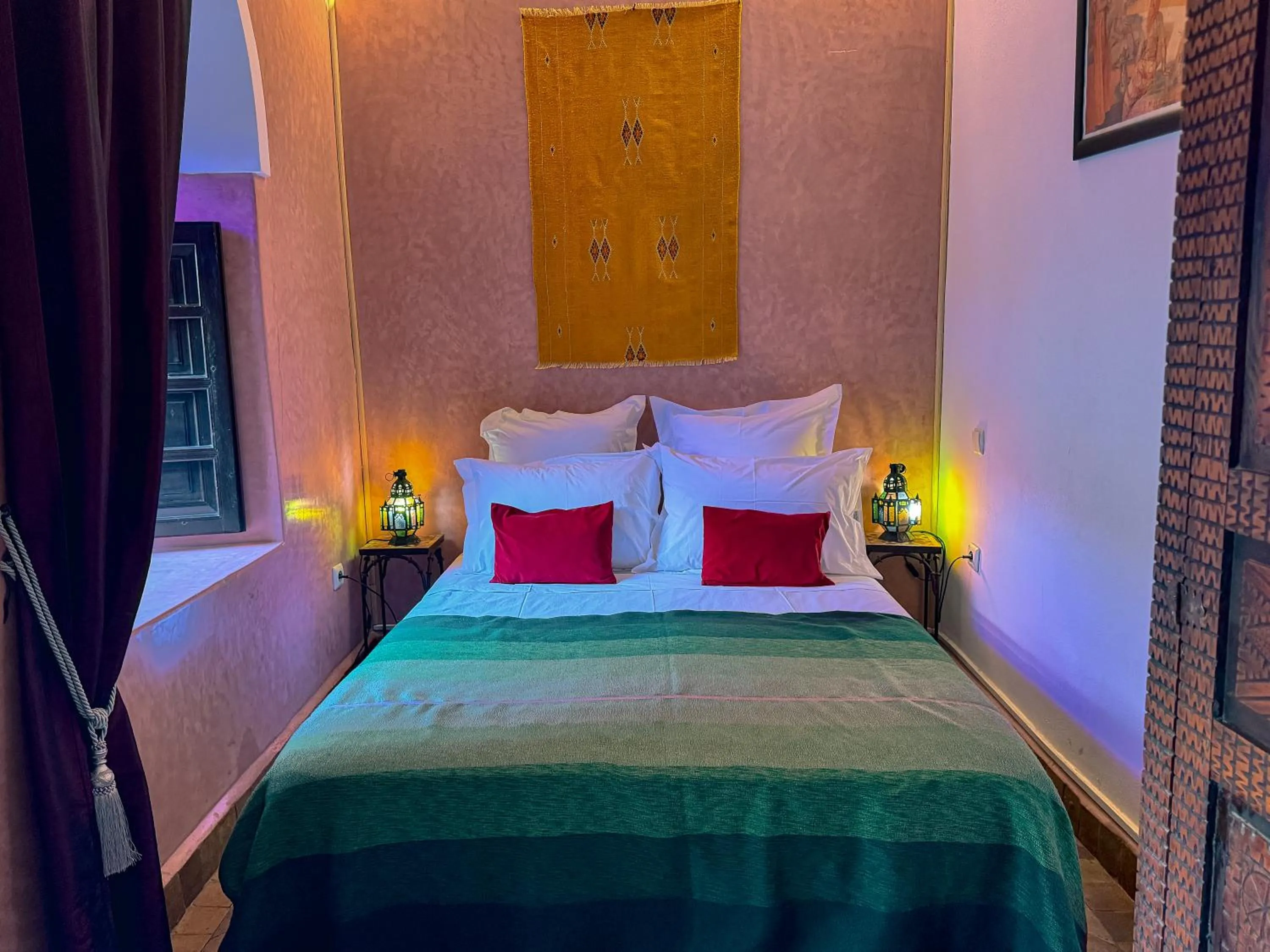 Bed in Riad Lapis-lazuli