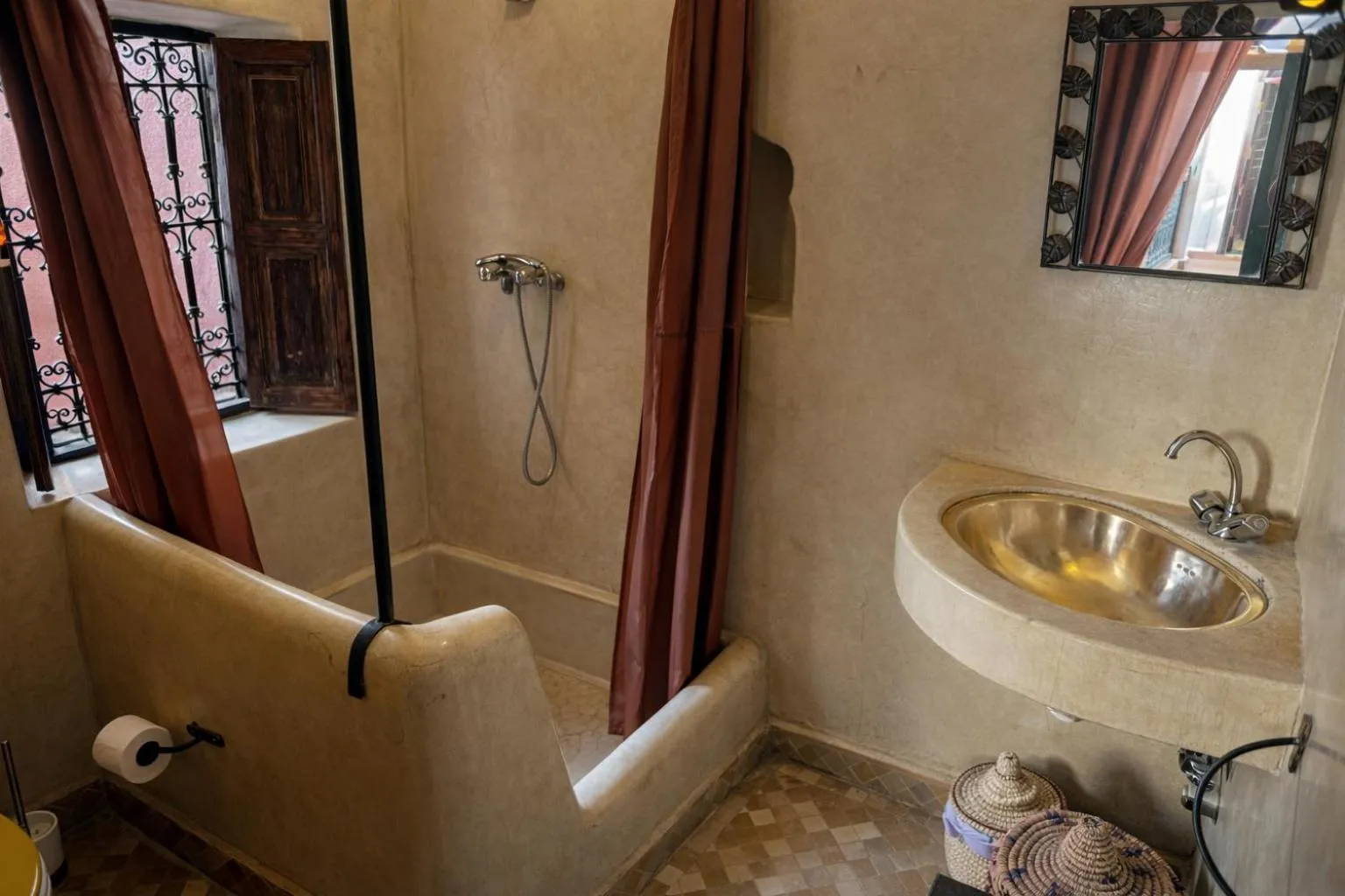 Shower in Riad Lapis-lazuli