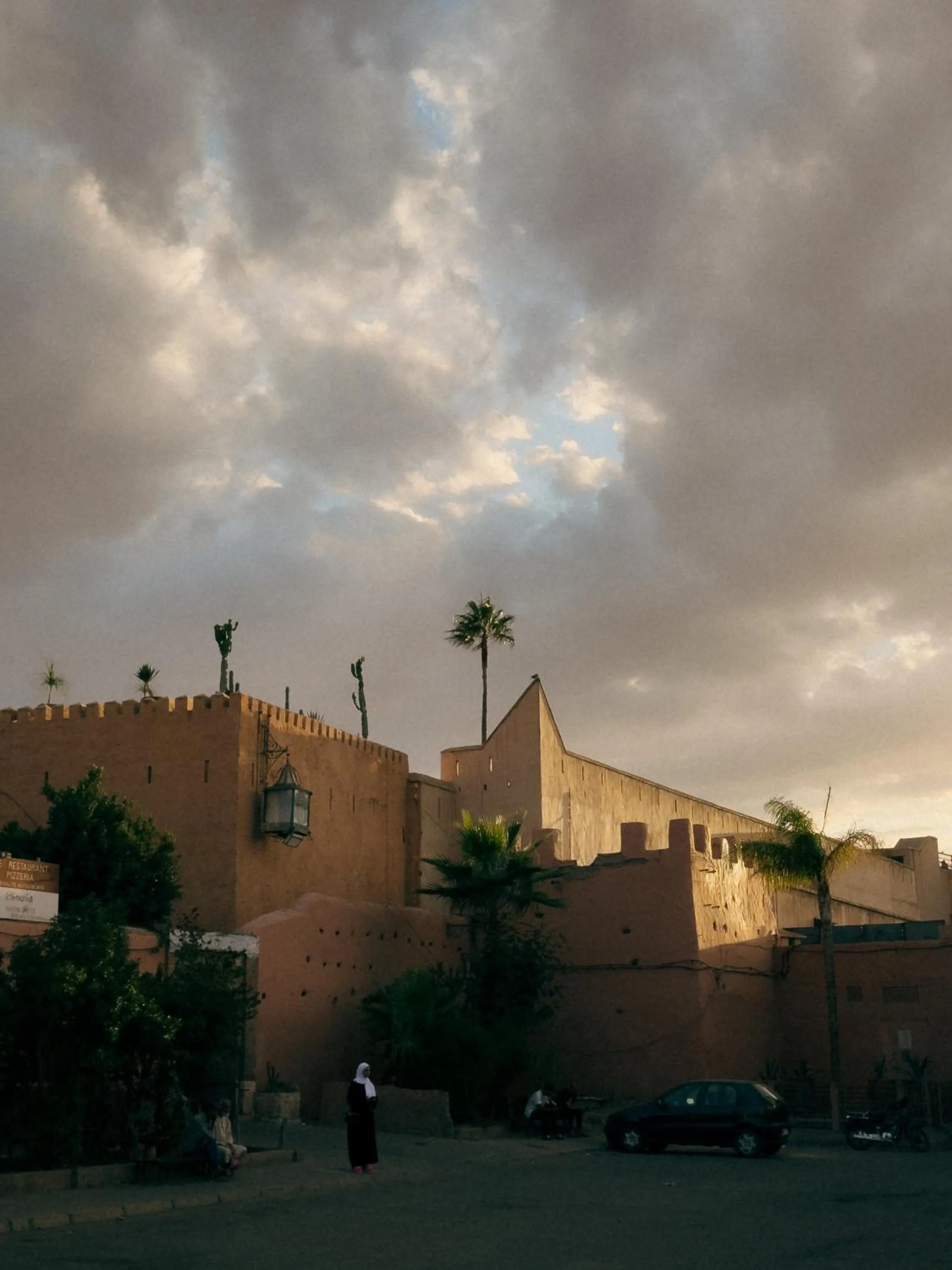 Staff in Riad Lapis-lazuli