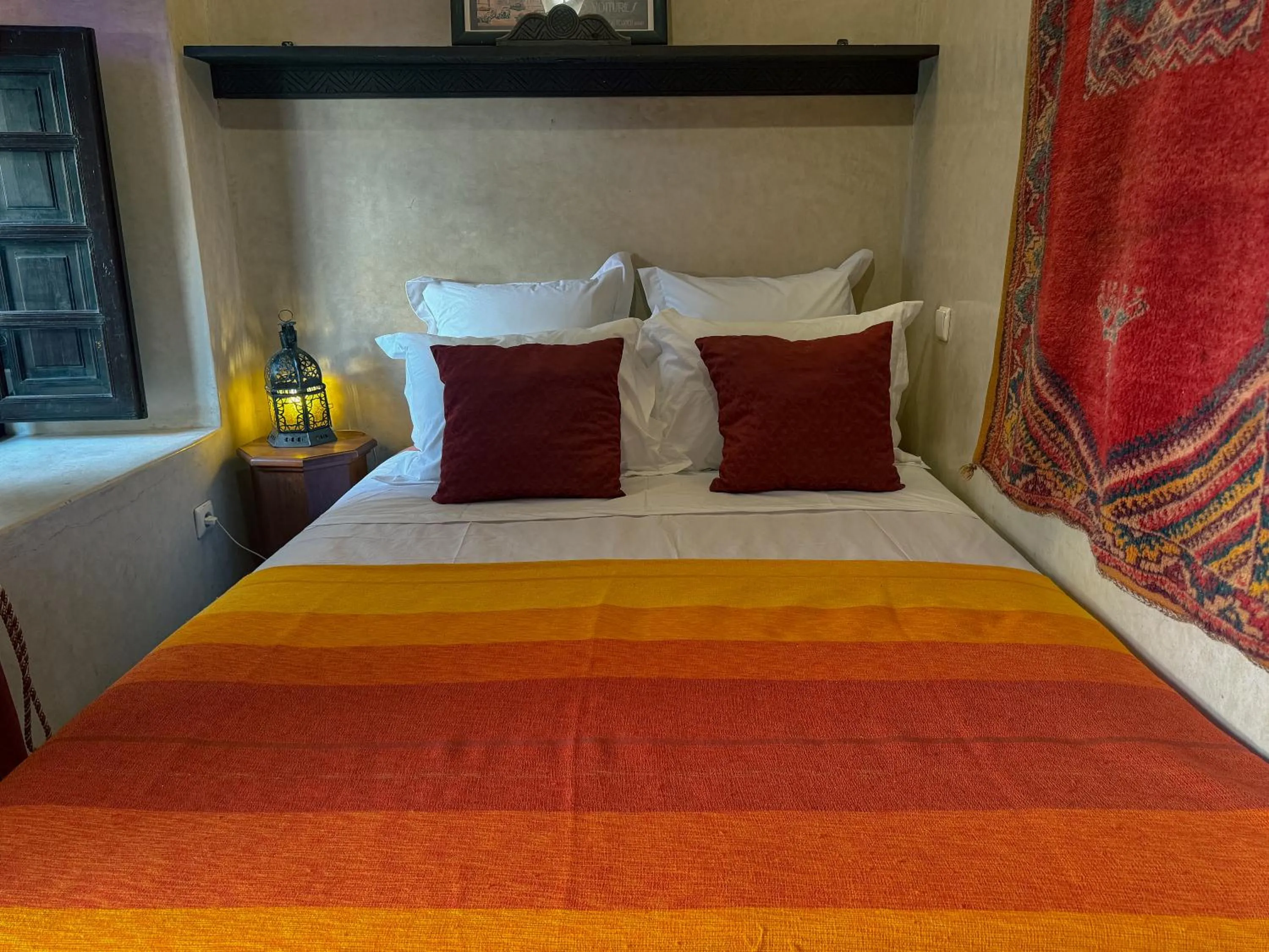 Bed in Riad Lapis-lazuli