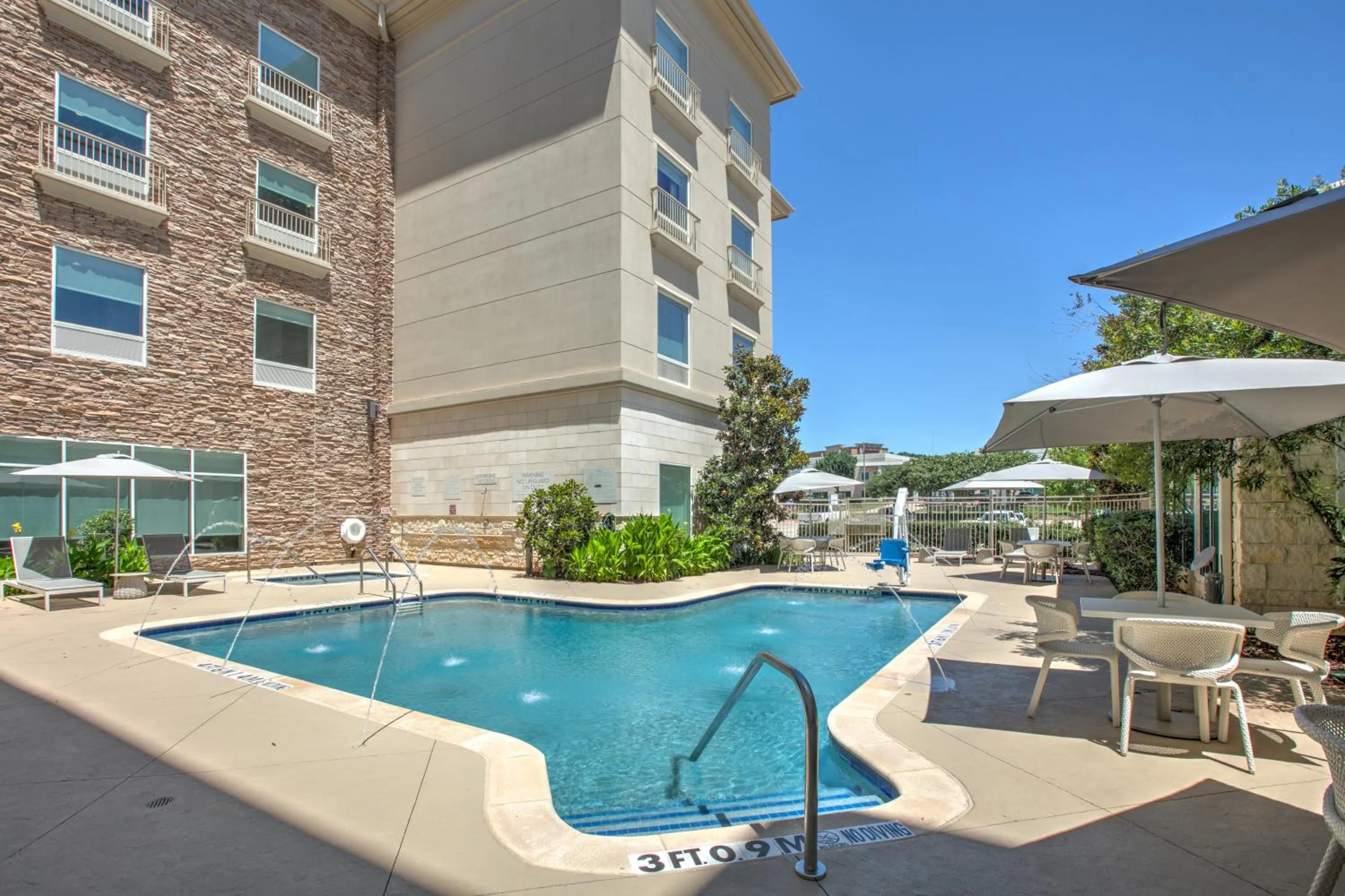 Swimming pool in Hilton Garden Inn Dallas Arlington
