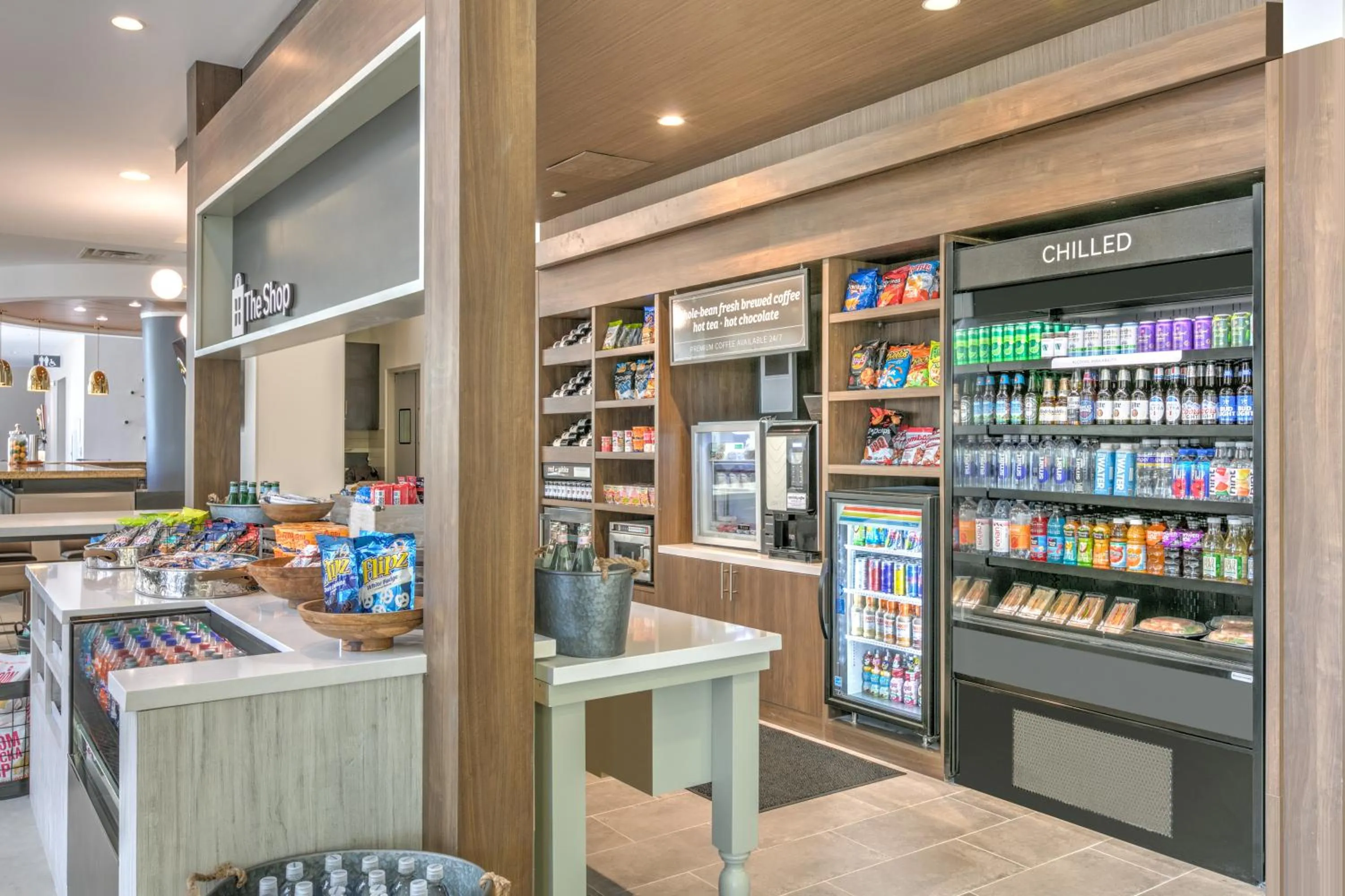 Shopping Area in Hilton Garden Inn Dallas Arlington