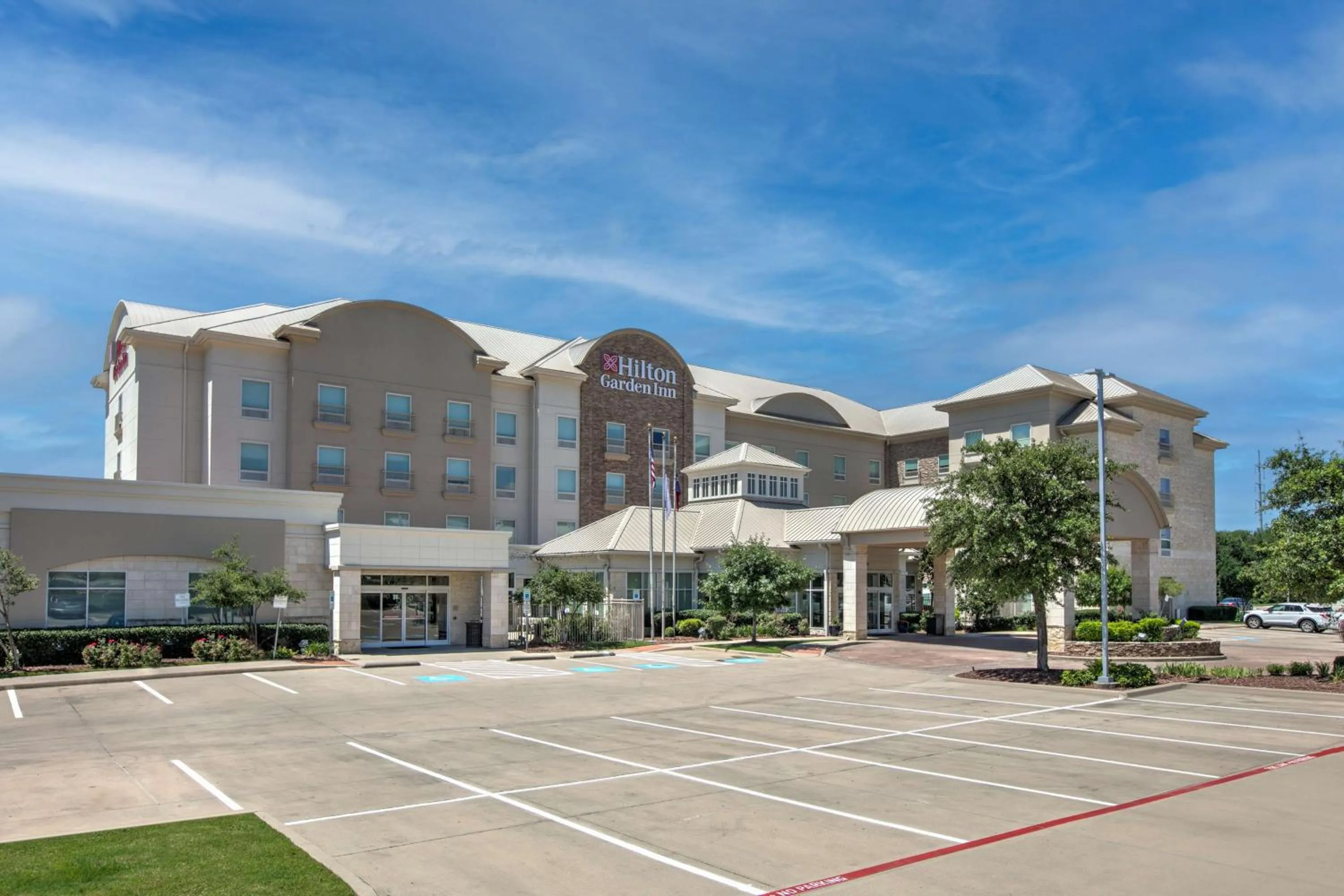 Property building in Hilton Garden Inn Dallas Arlington