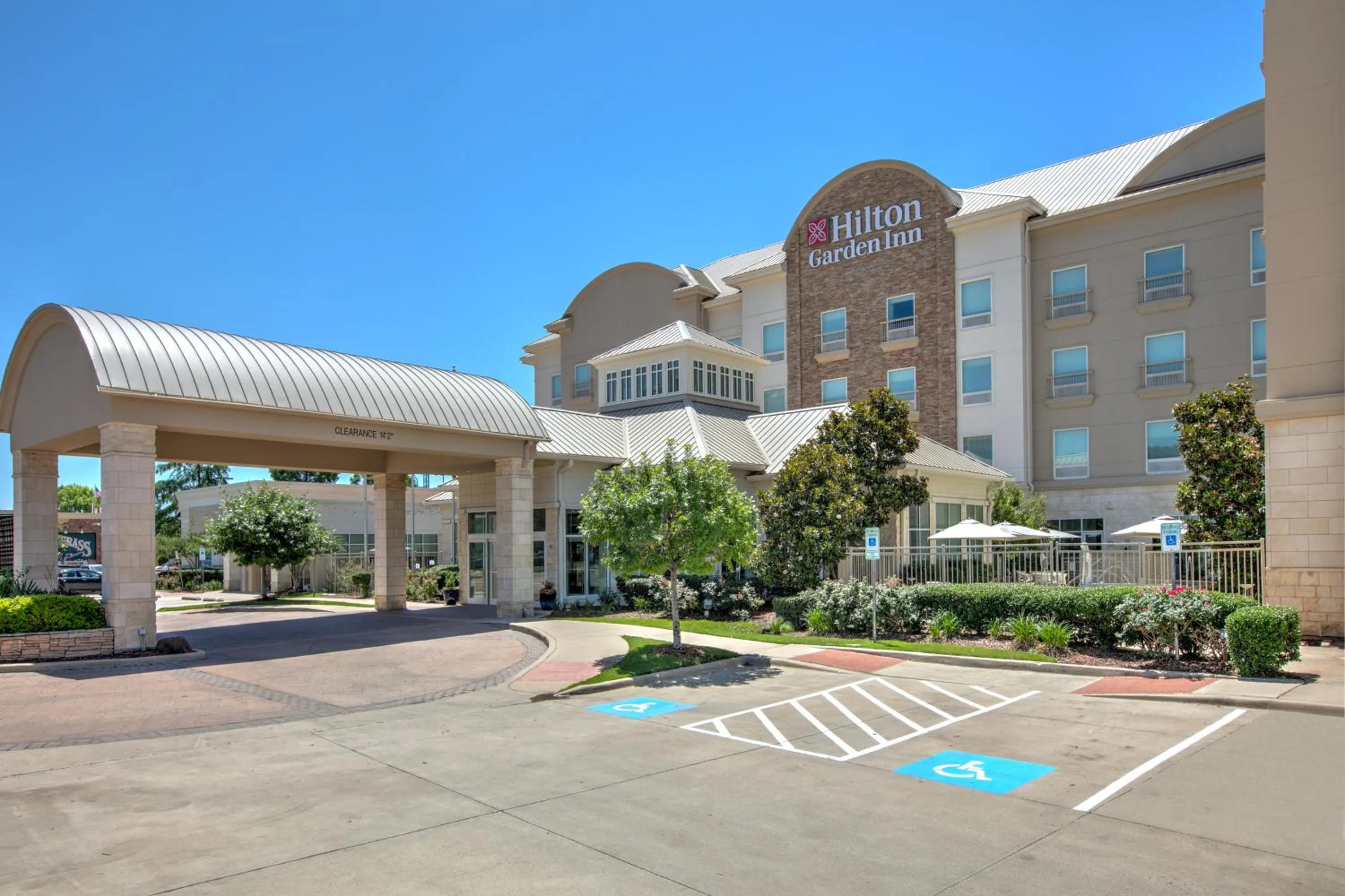 Property building in Hilton Garden Inn Dallas Arlington