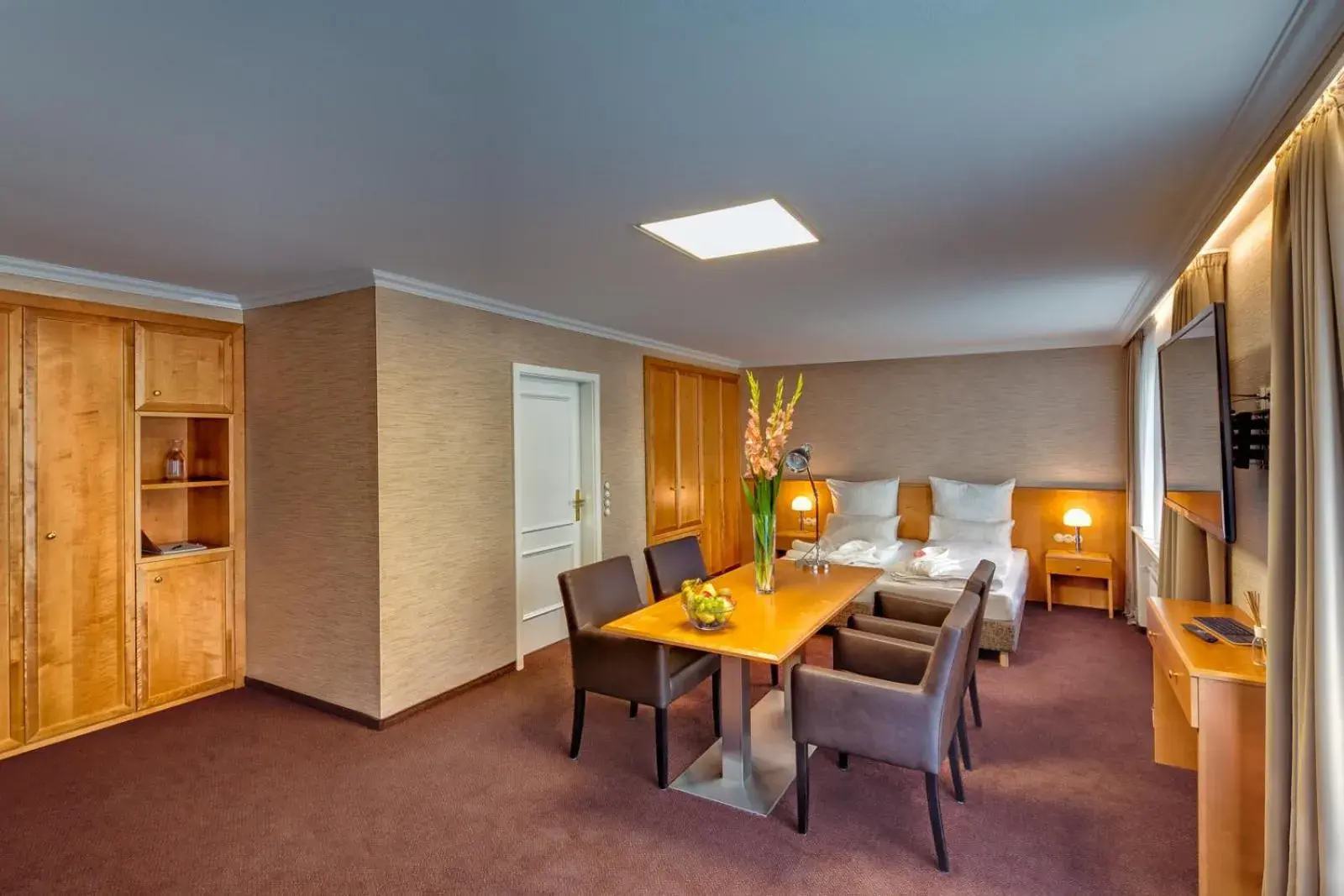 Deluxe Double Room with Bath in Unperfekthotel CoWorkingHotel Deluxe Double Room with Bath in Unperfekthotel CoWorkingHotel