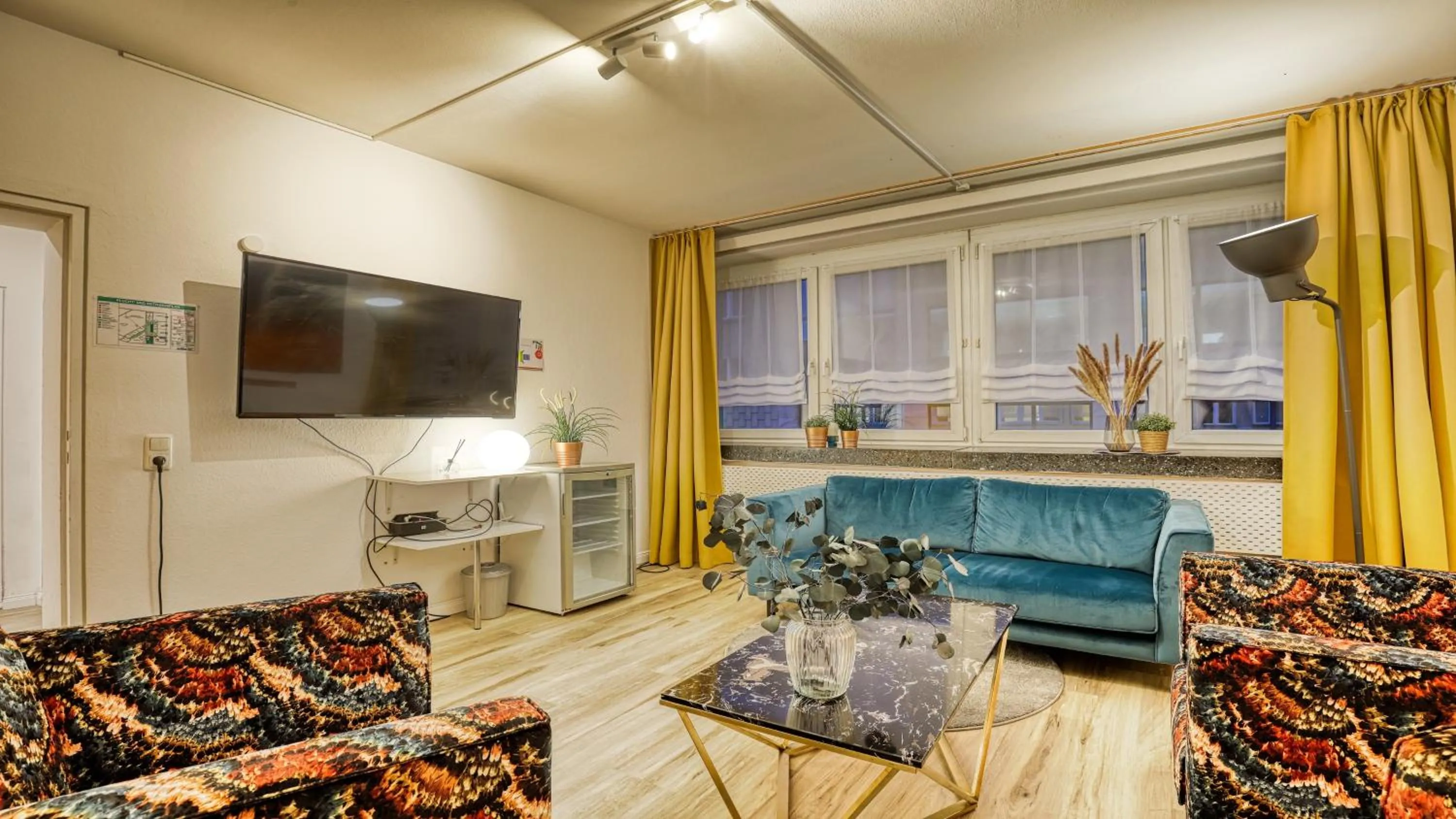 Communal lounge/ TV room in Unperfekthotel CoWorkingHotel