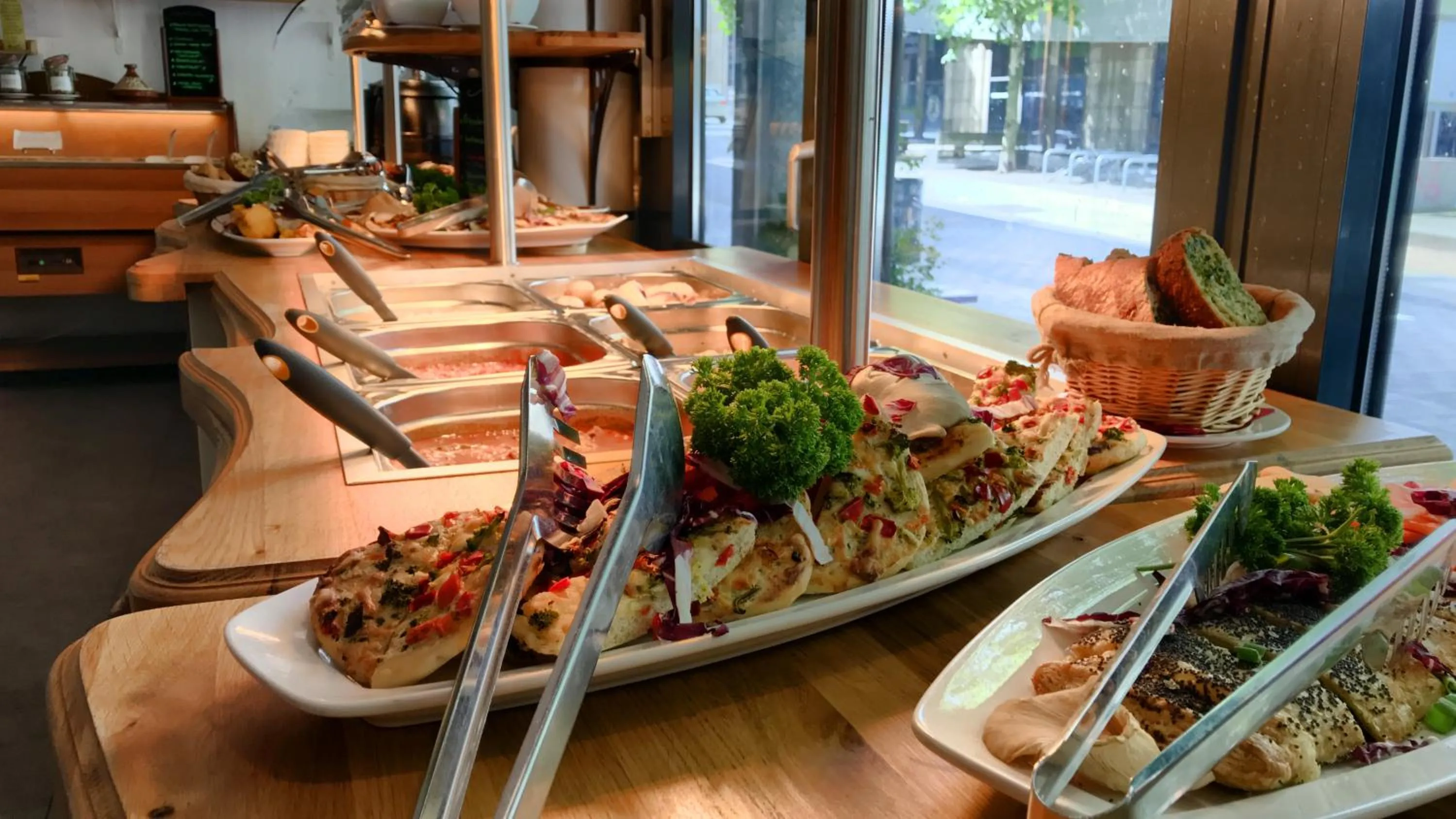 Restaurant/places to eat in Unperfekthotel CoWorkingHotel