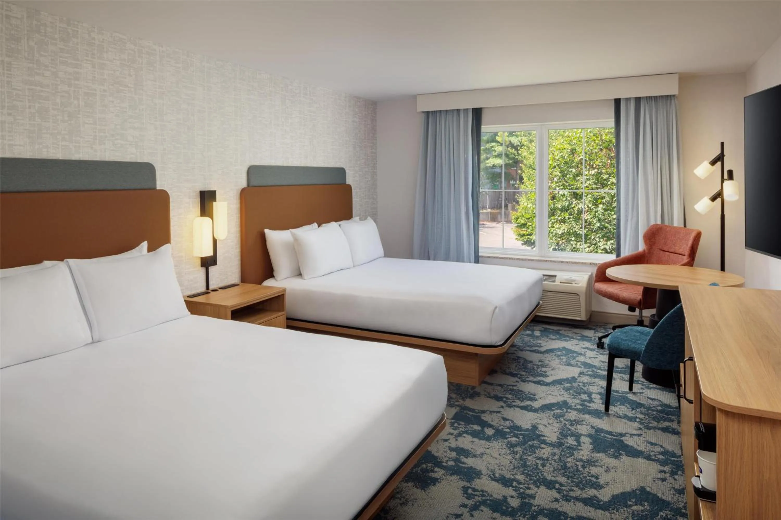 Bed in Hampton Inn Nashua