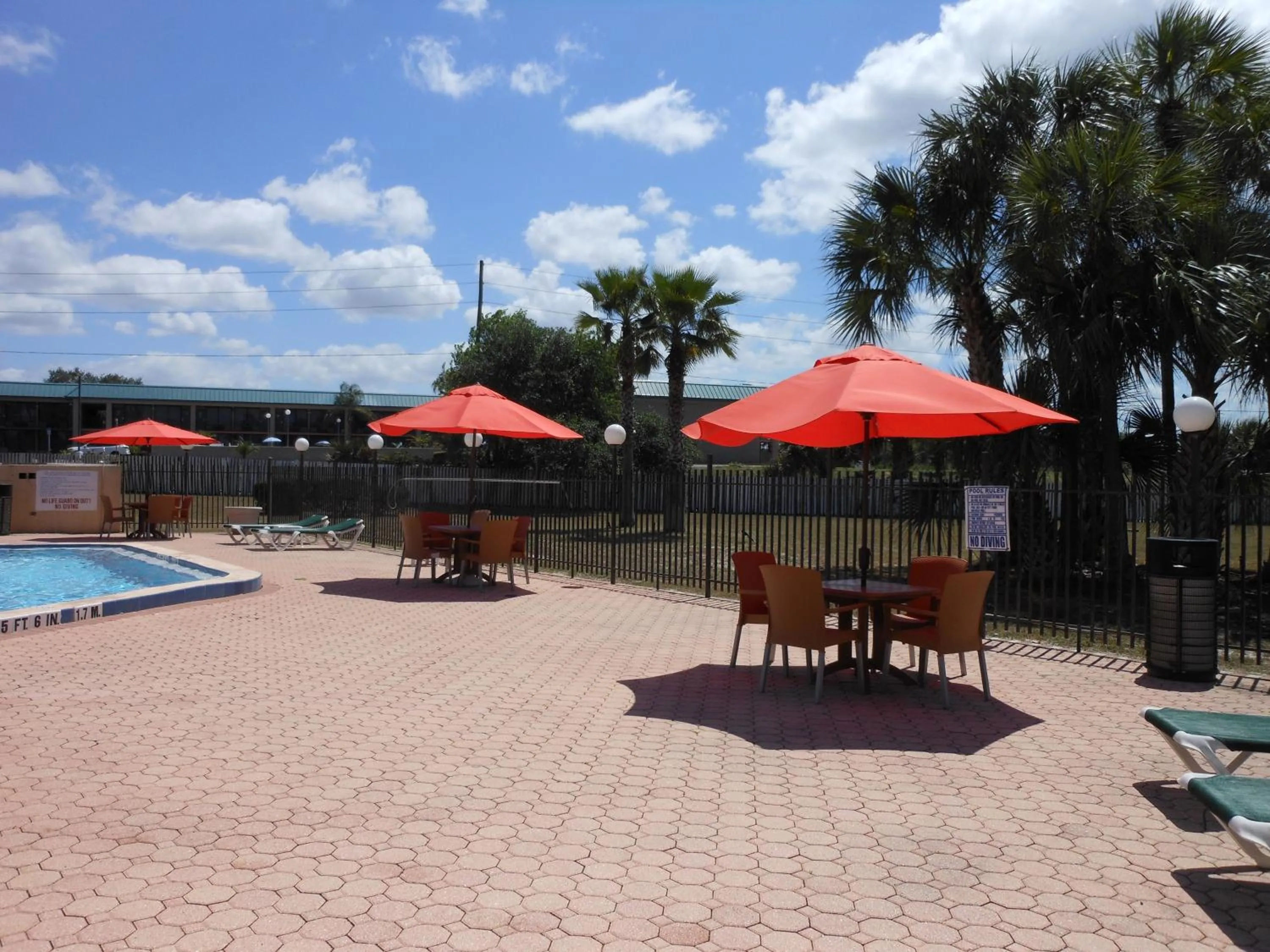 Swimming pool in Ramada by Wyndham Davenport Orlando South