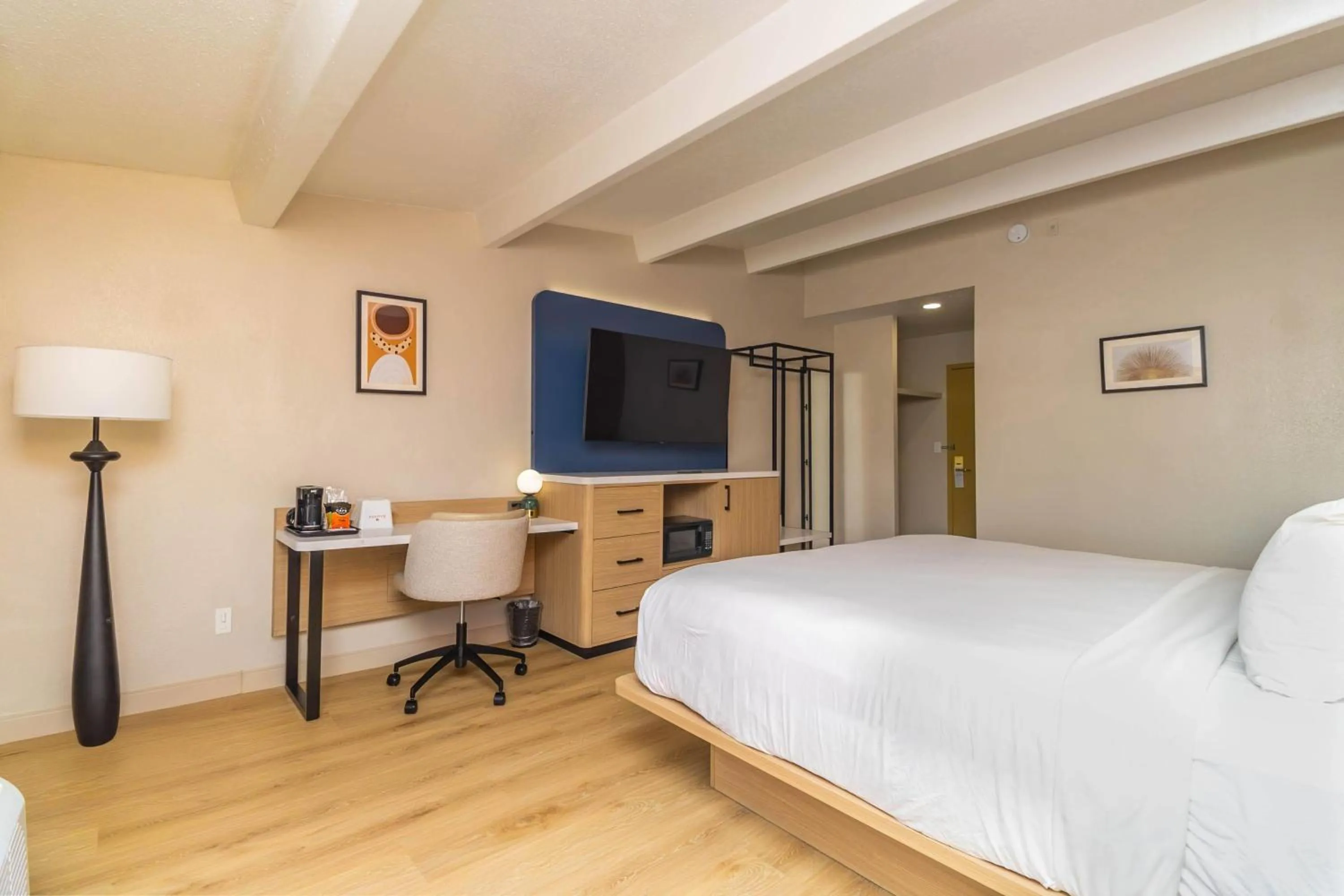 Photo of the whole room, Bed in Ramada by Wyndham Davenport Orlando South