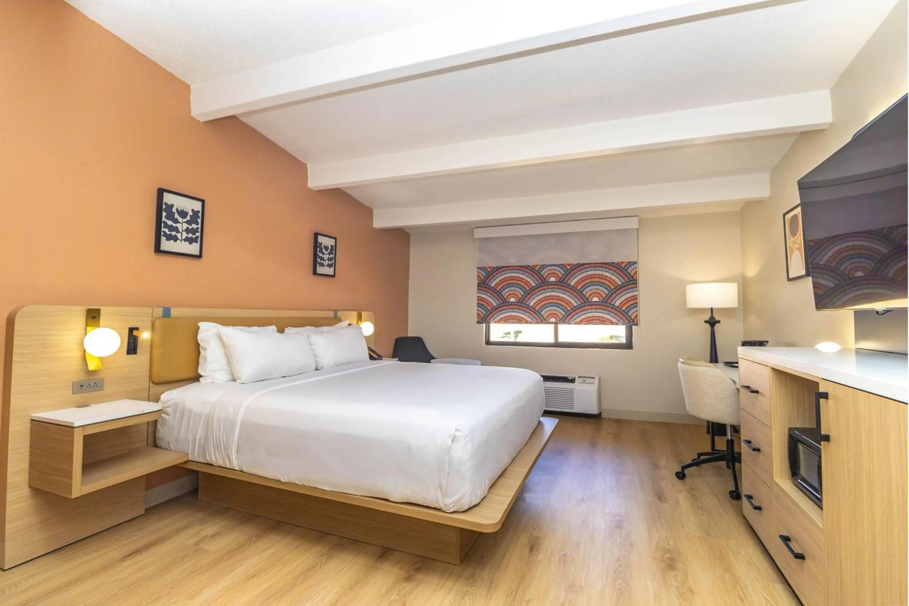 Photo of the whole room, Bed in Ramada by Wyndham Davenport Orlando South